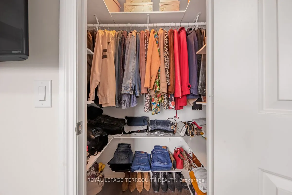 9245 Jane Street, #1015