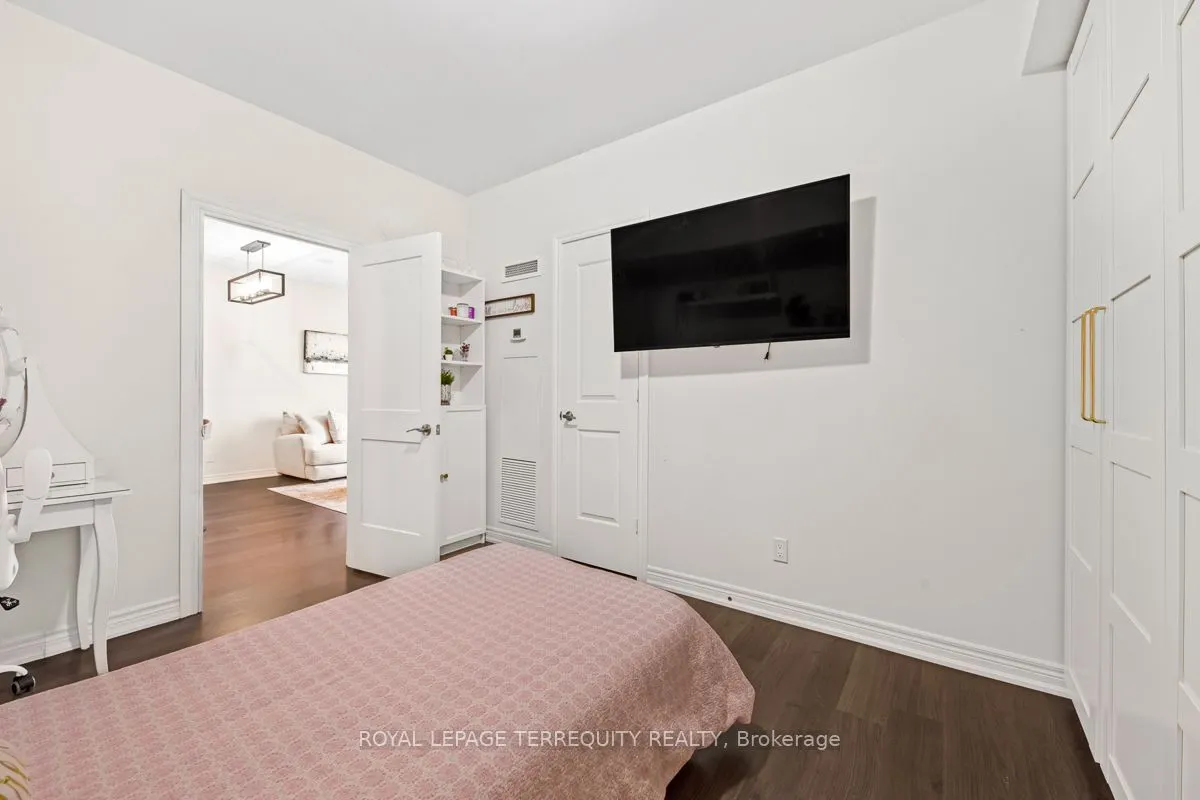 9245 Jane Street, #1015