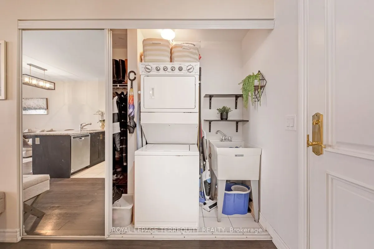 9245 Jane Street, #1015
