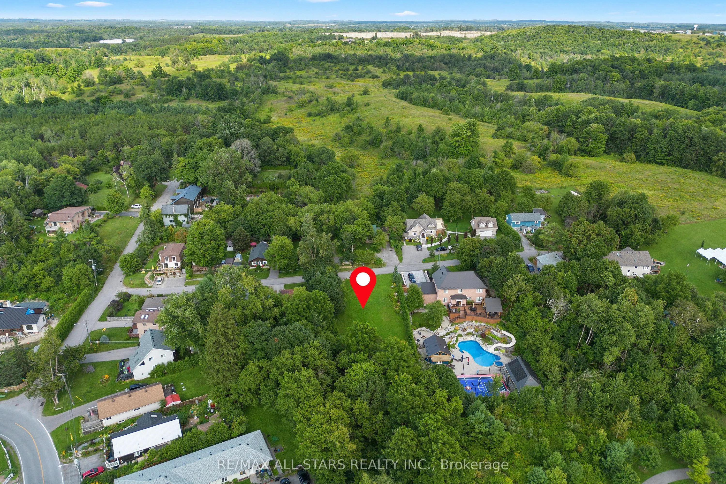 12 Churchill Drive S