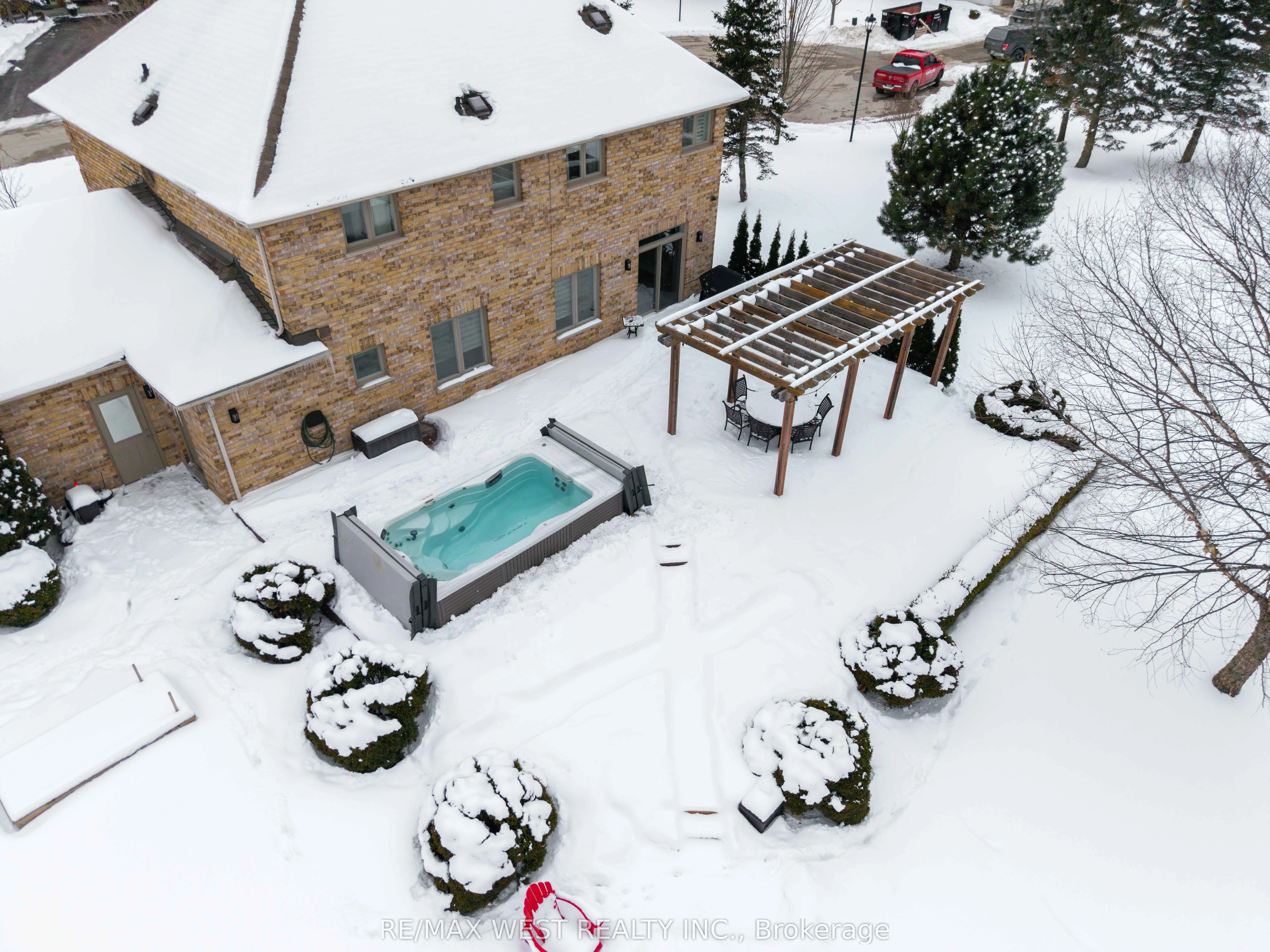 10 Farmcrest Court