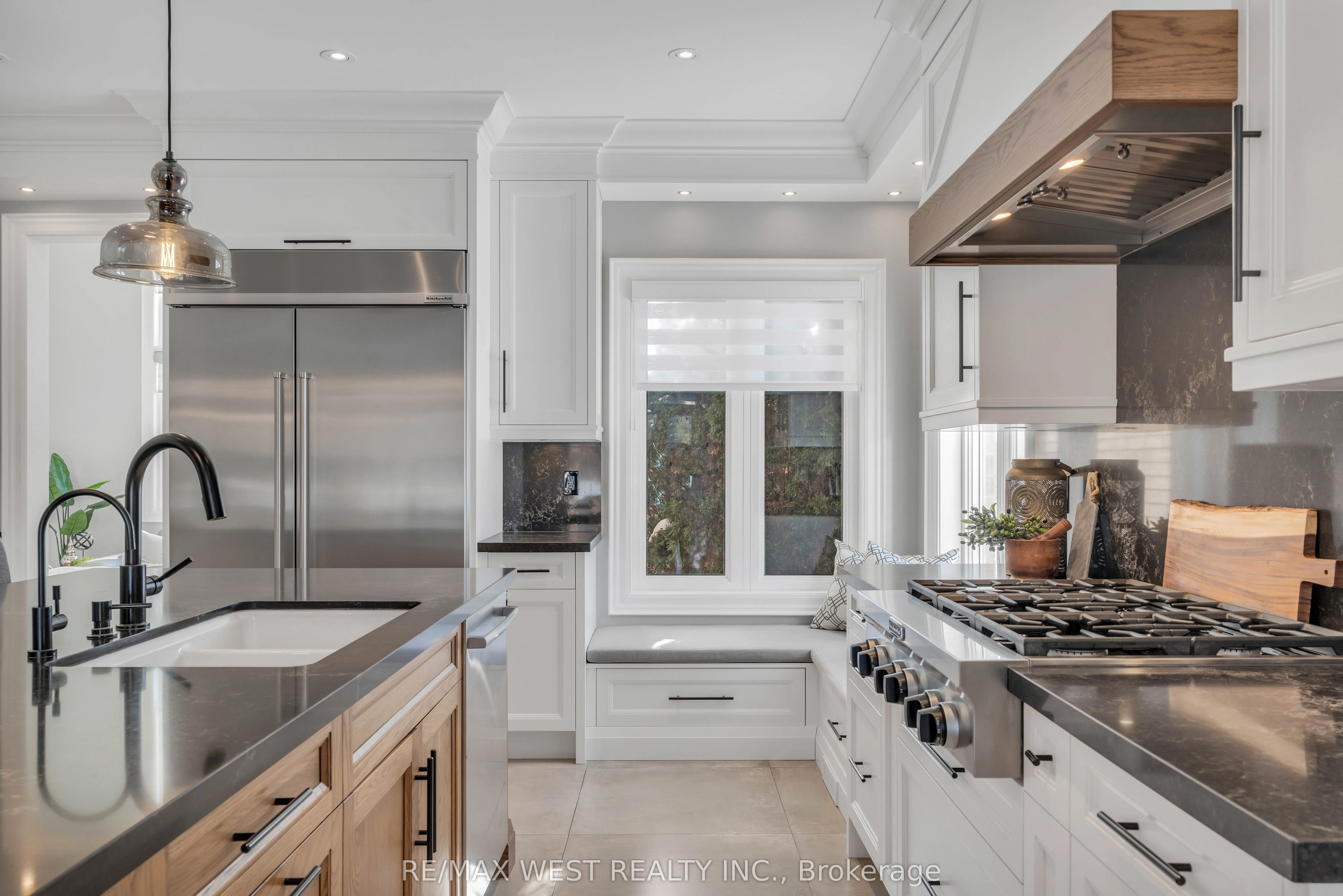 10 Farmcrest Court