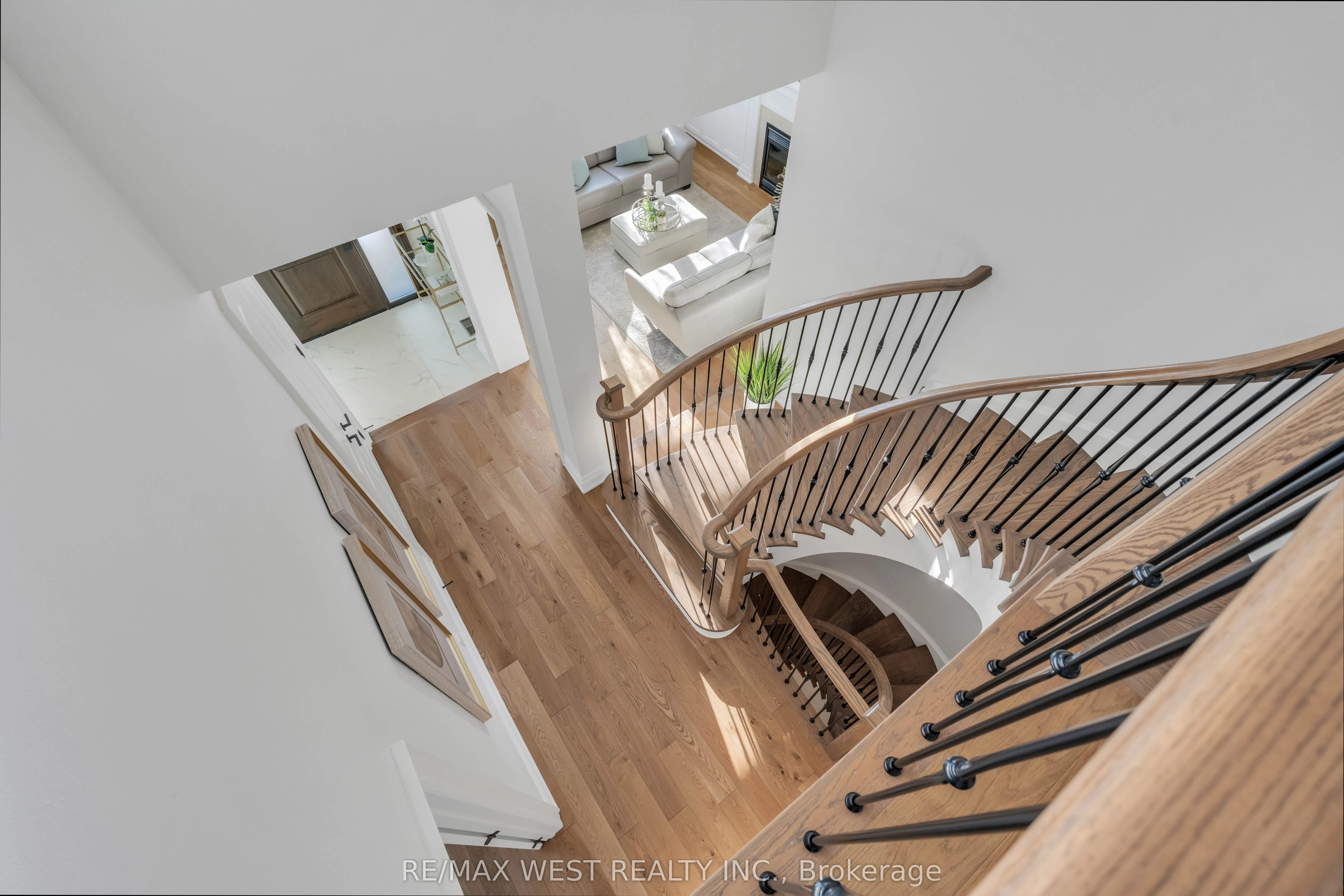 10 Farmcrest Court