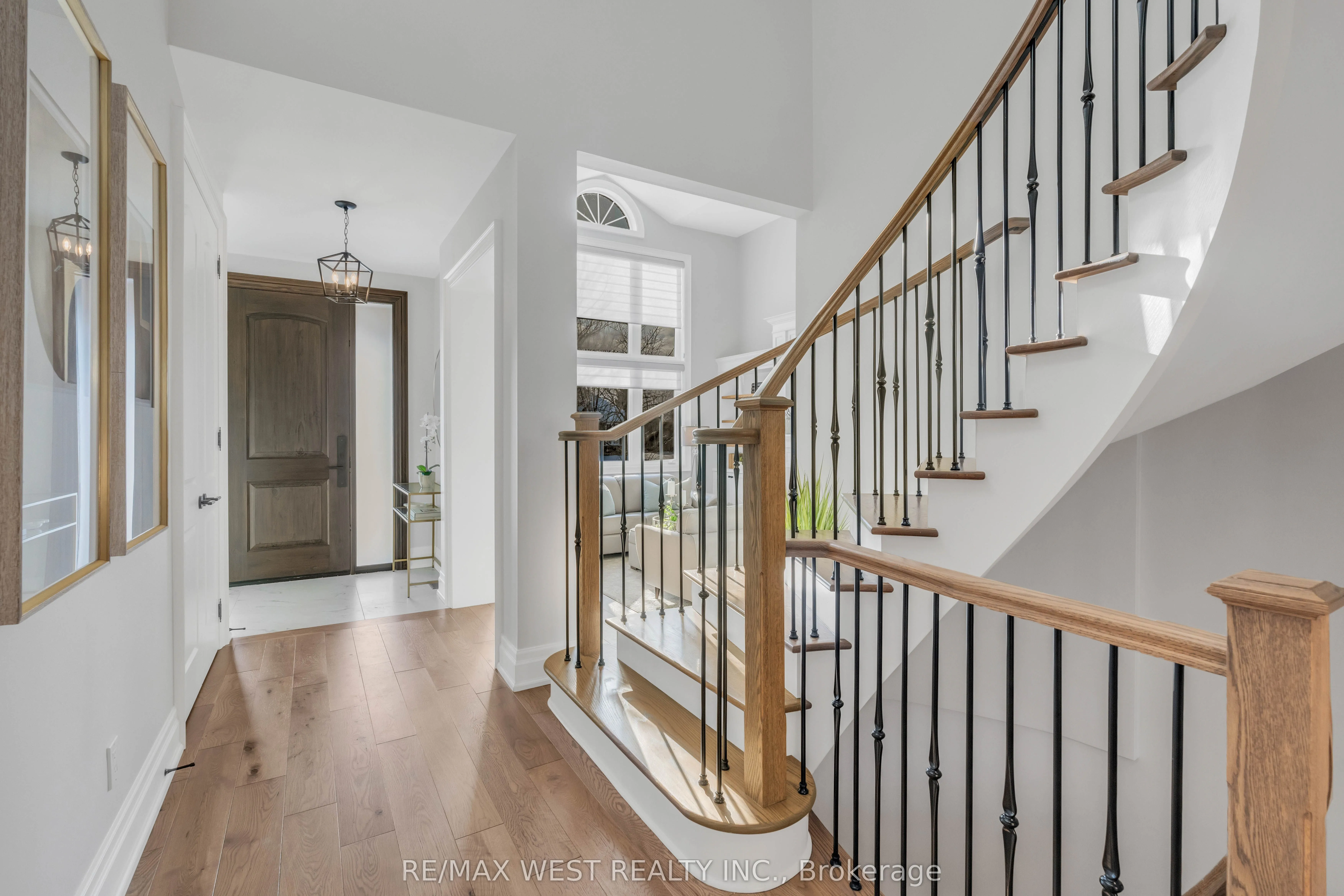 10 Farmcrest Court