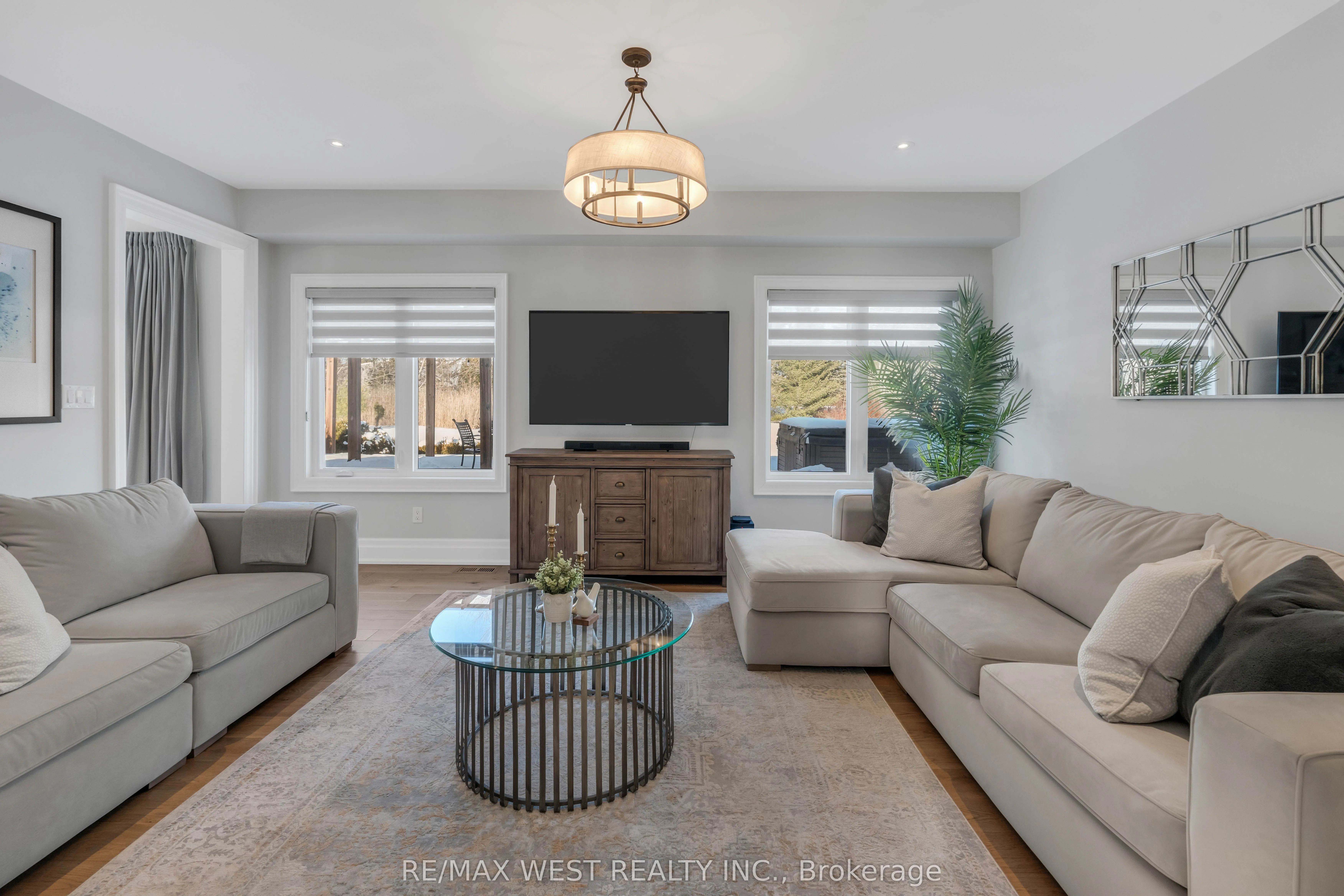 10 Farmcrest Court