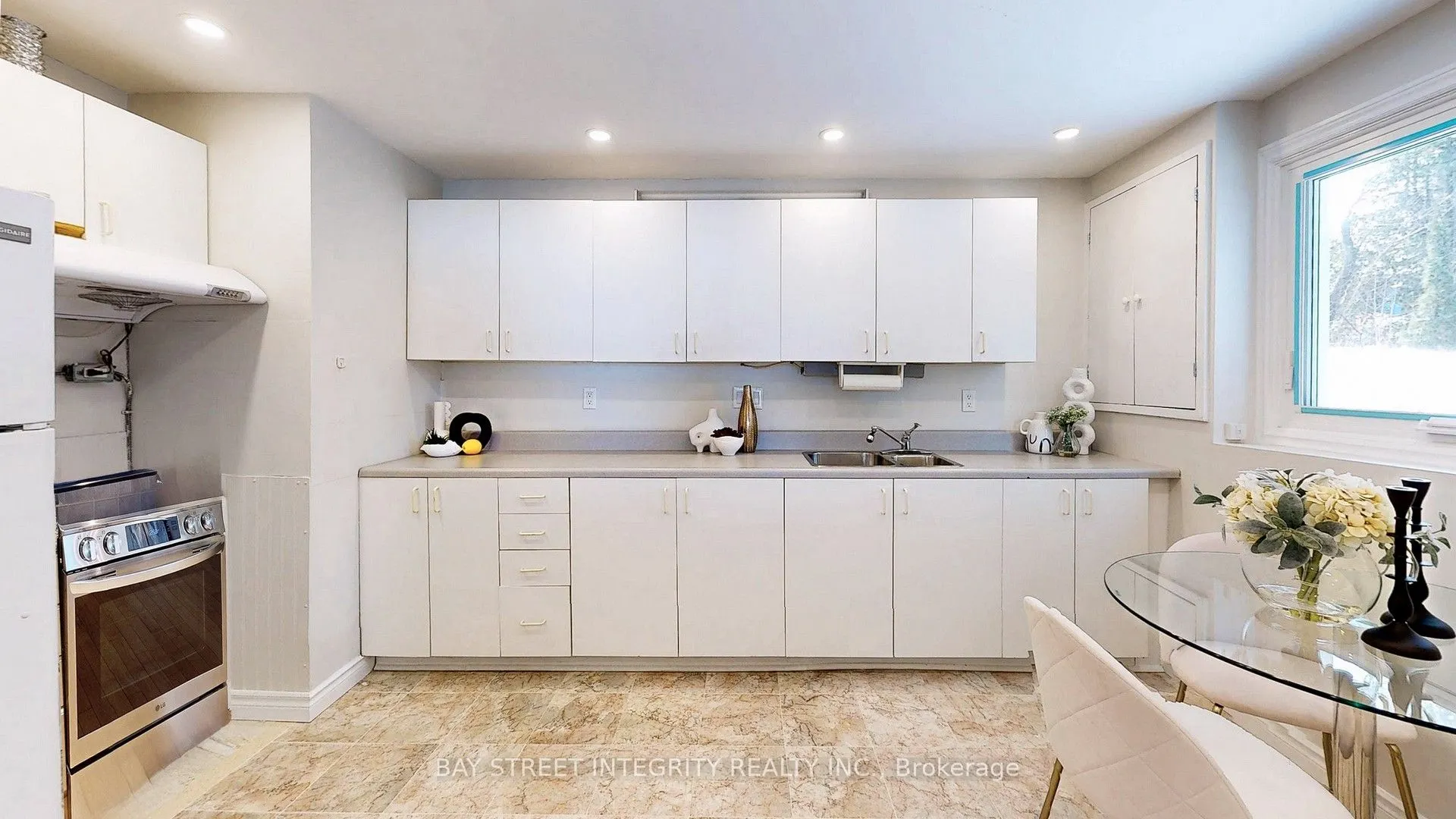 5919 Lakeshore Road