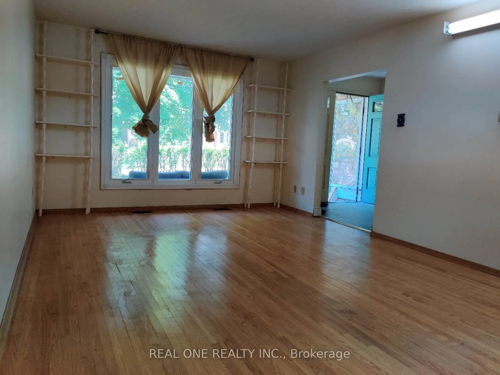 93 Southdale Drive #Upper
