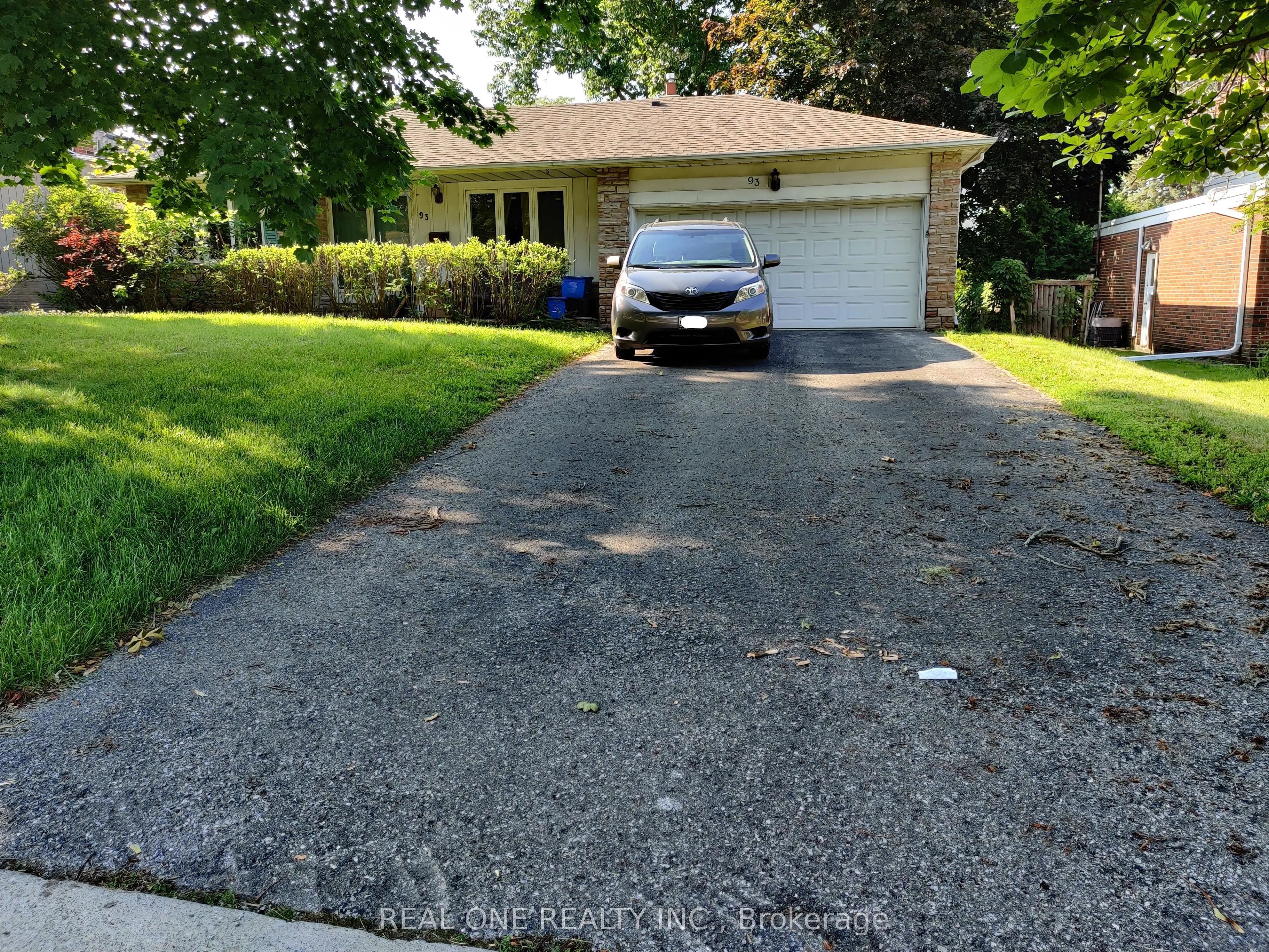 93 Southdale Drive #Upper