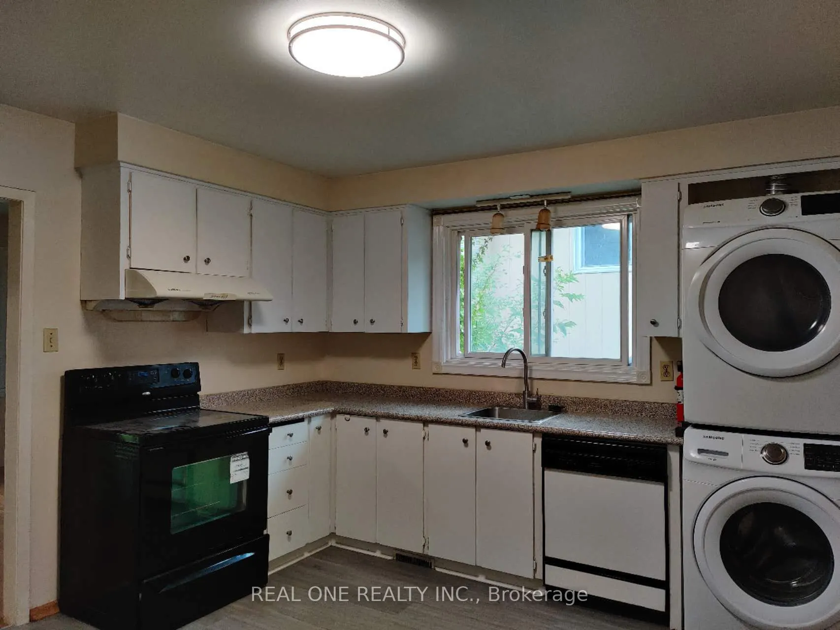 93 Southdale Drive #Upper