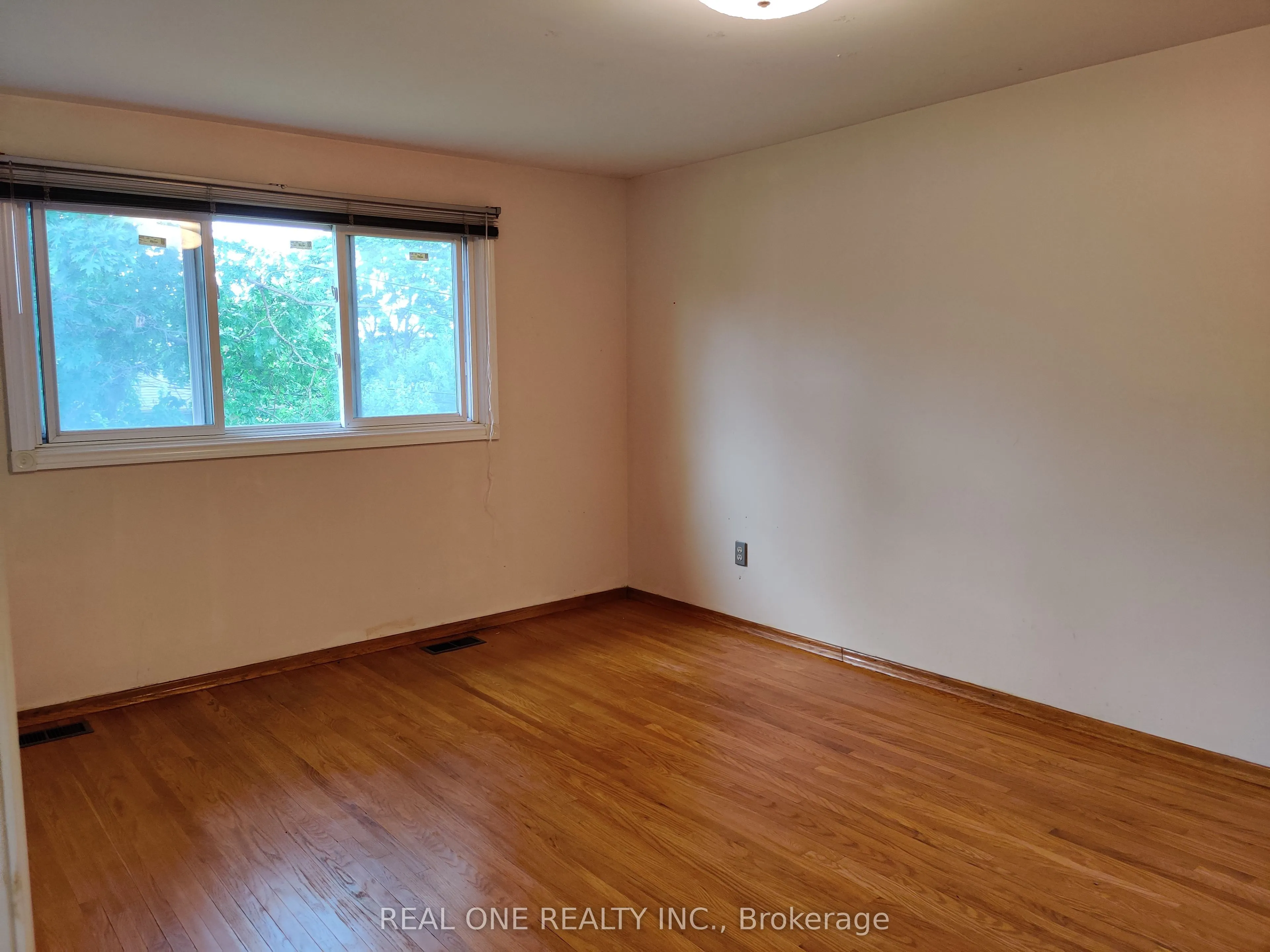93 Southdale Drive #Upper