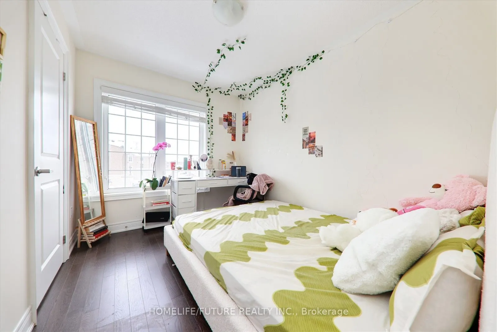 8 Andress Way