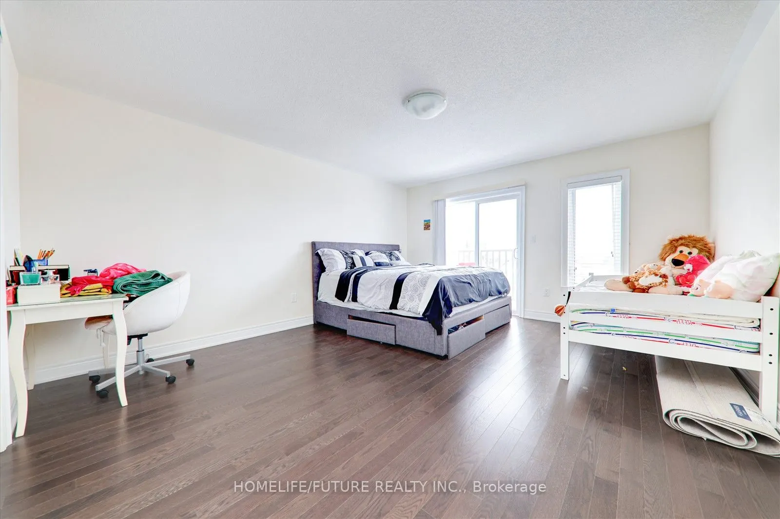 8 Andress Way
