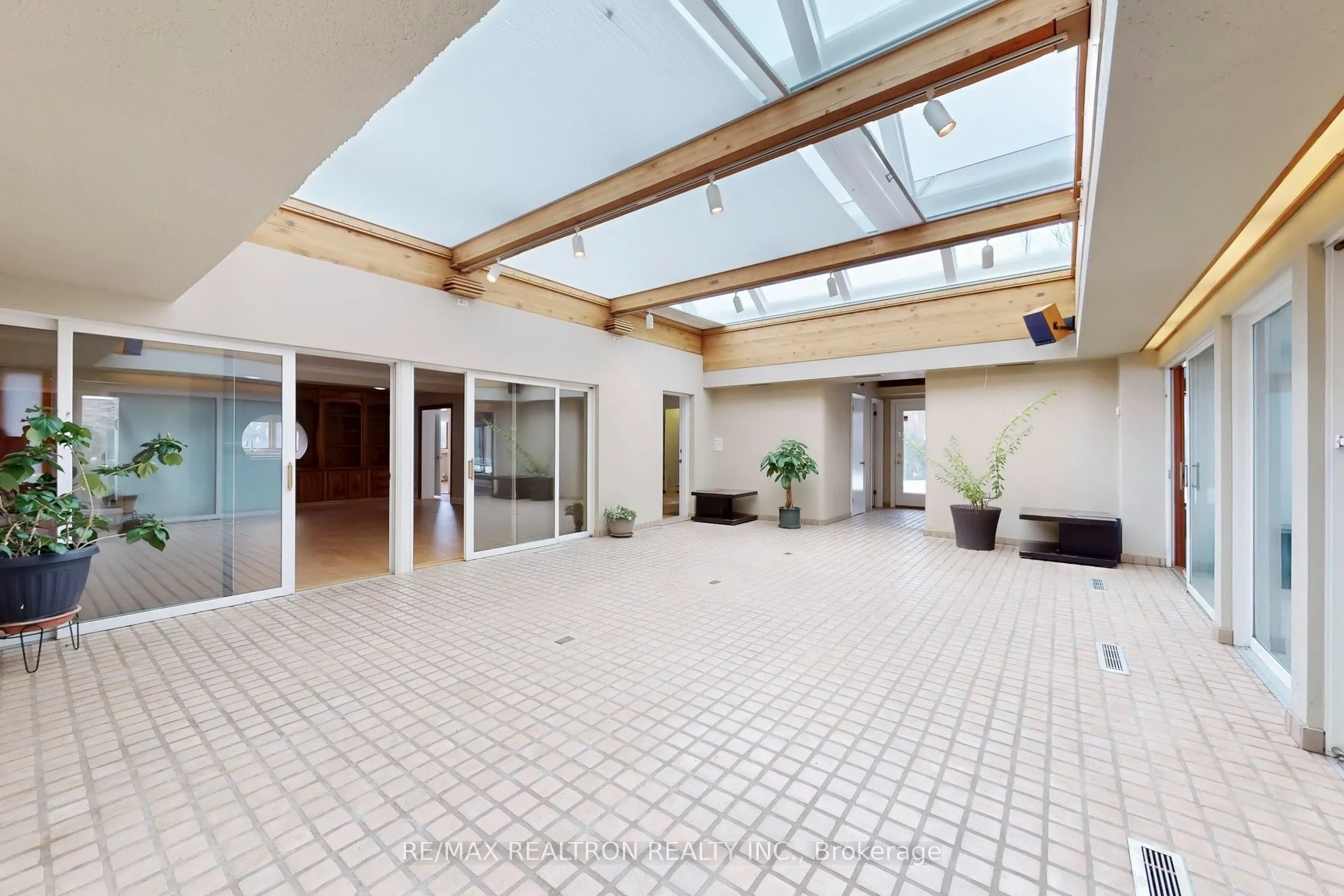 10 Thornbank Road