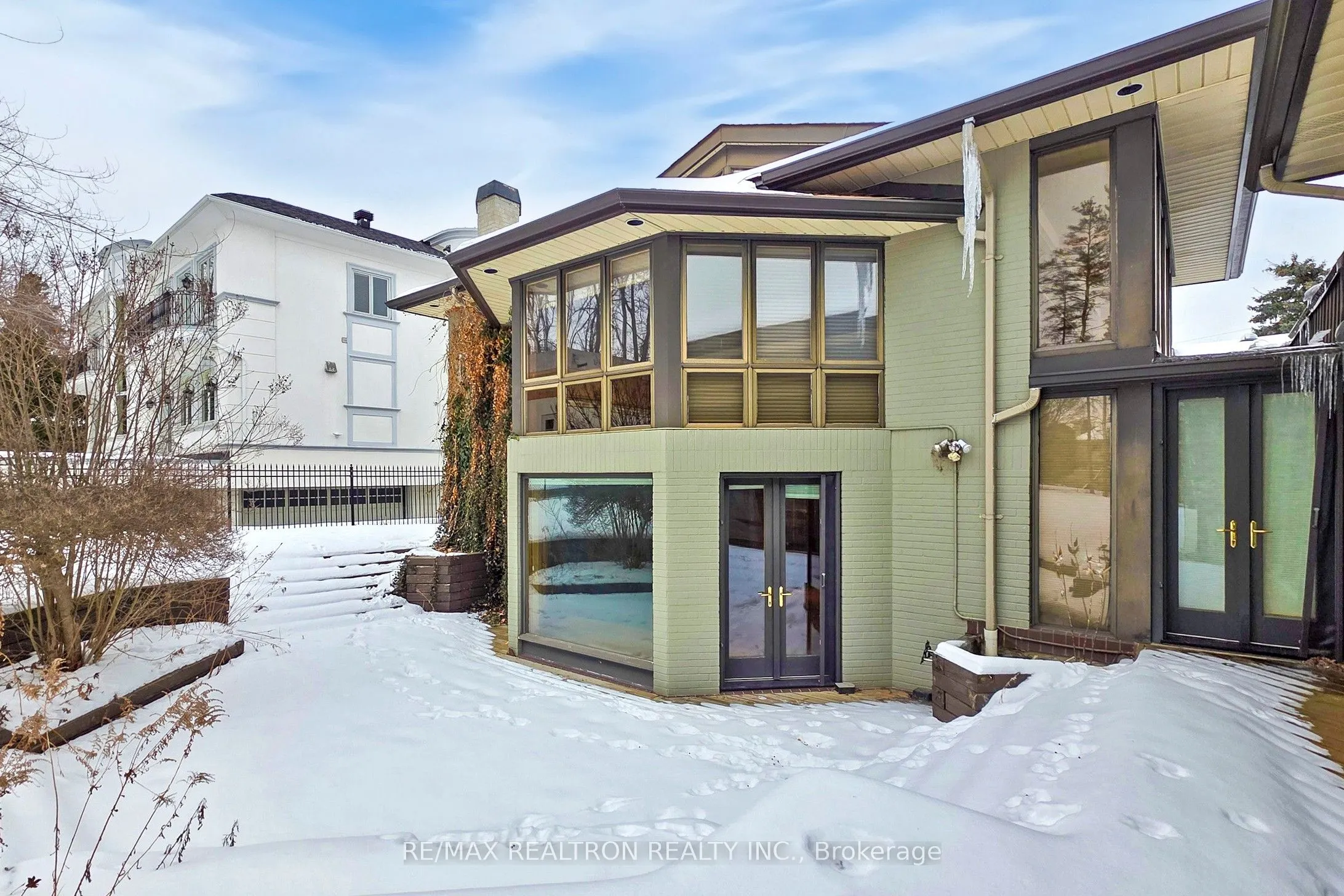 10 Thornbank Road