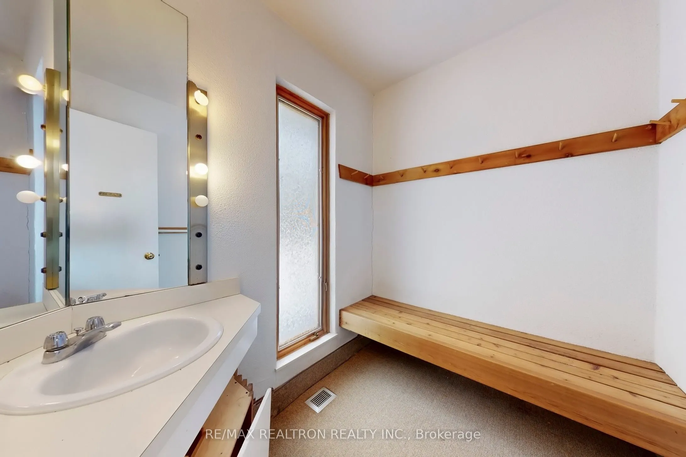 10 Thornbank Road