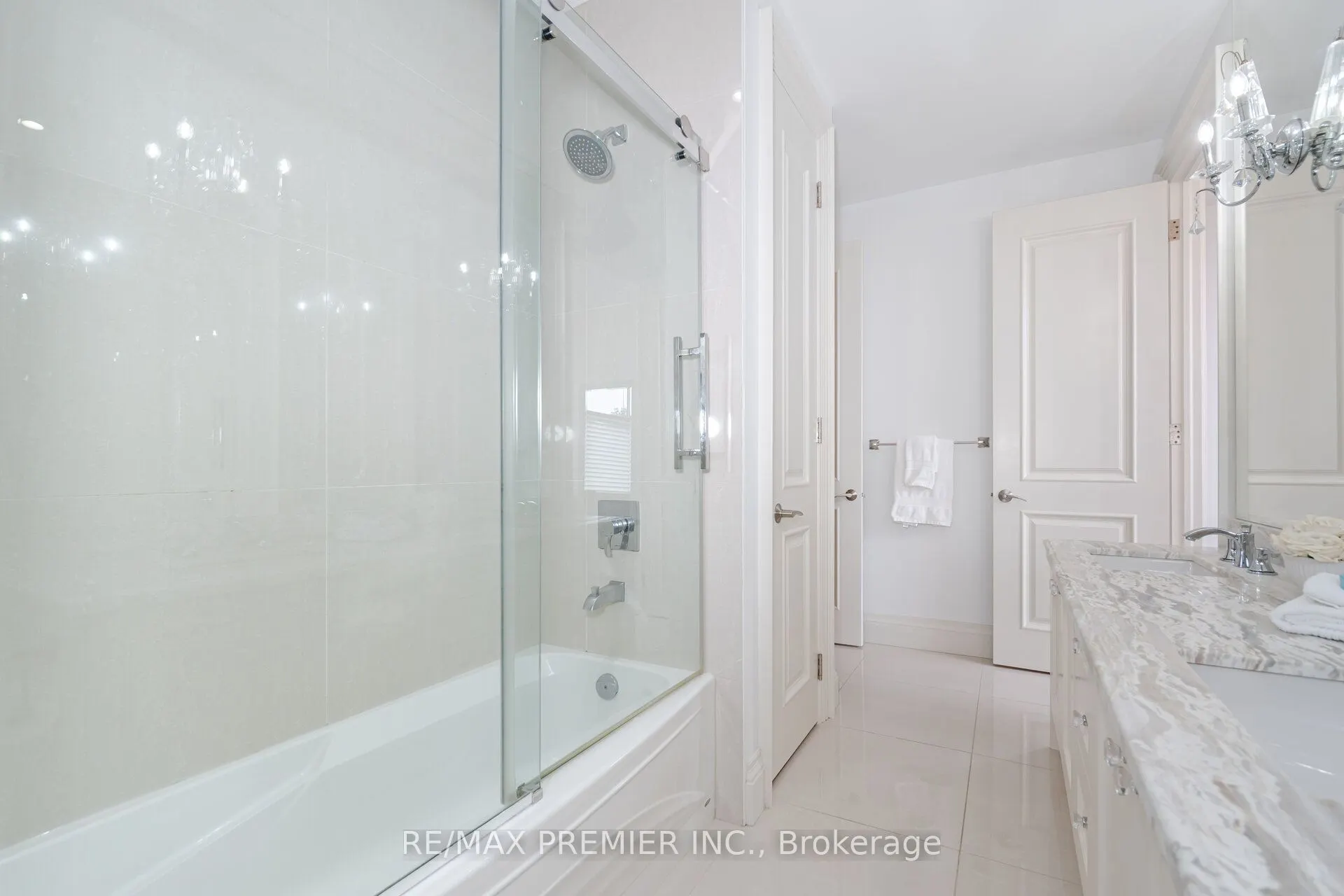 28 Ellerby Square N