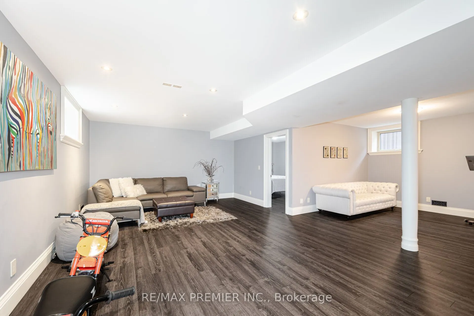 28 Ellerby Square N