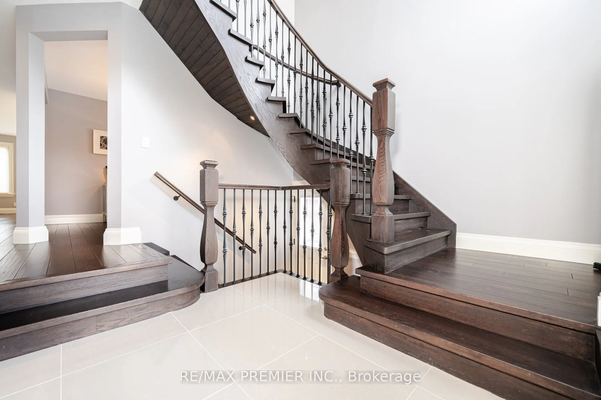 28 Ellerby Square N