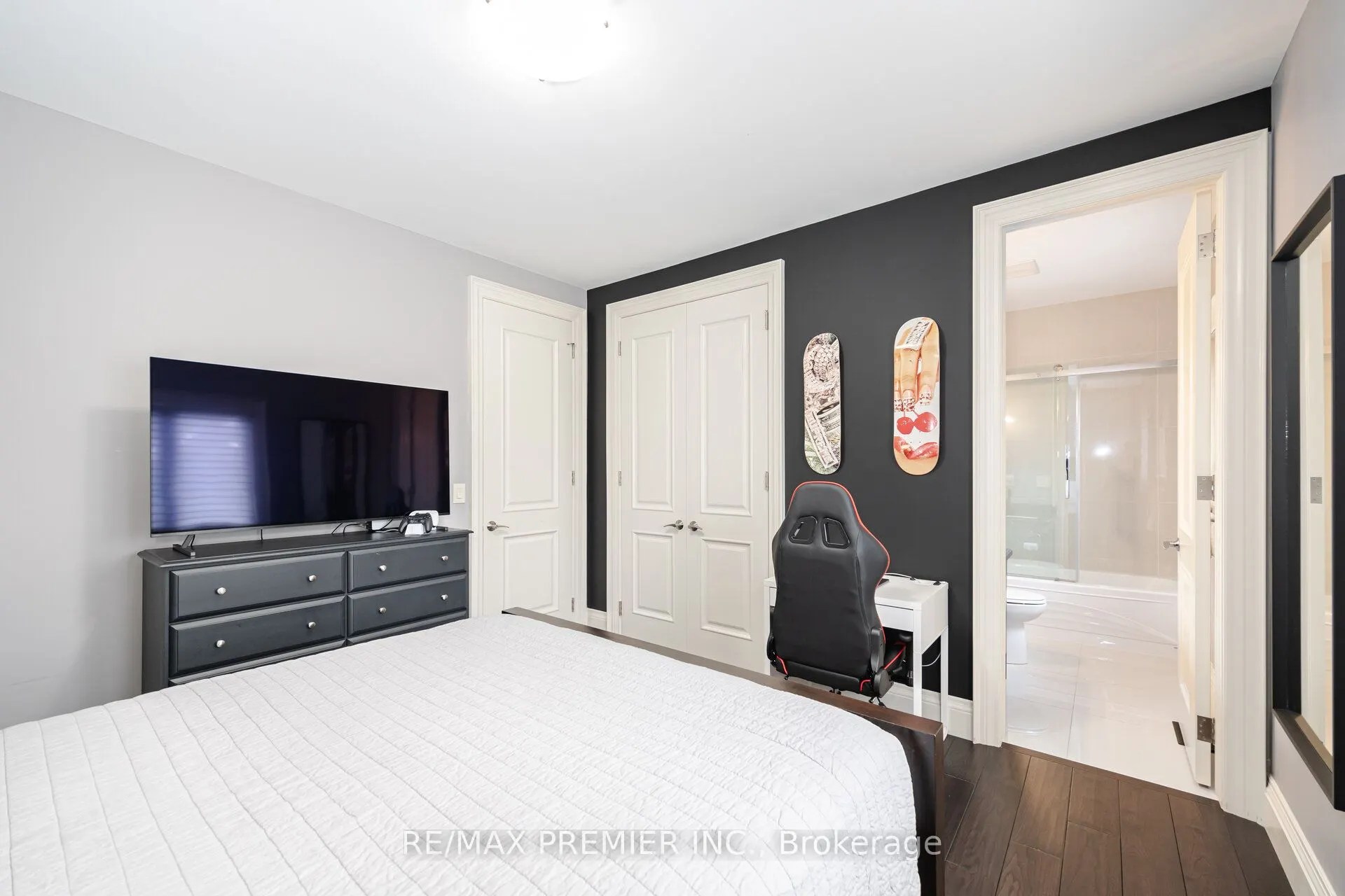 28 Ellerby Square N