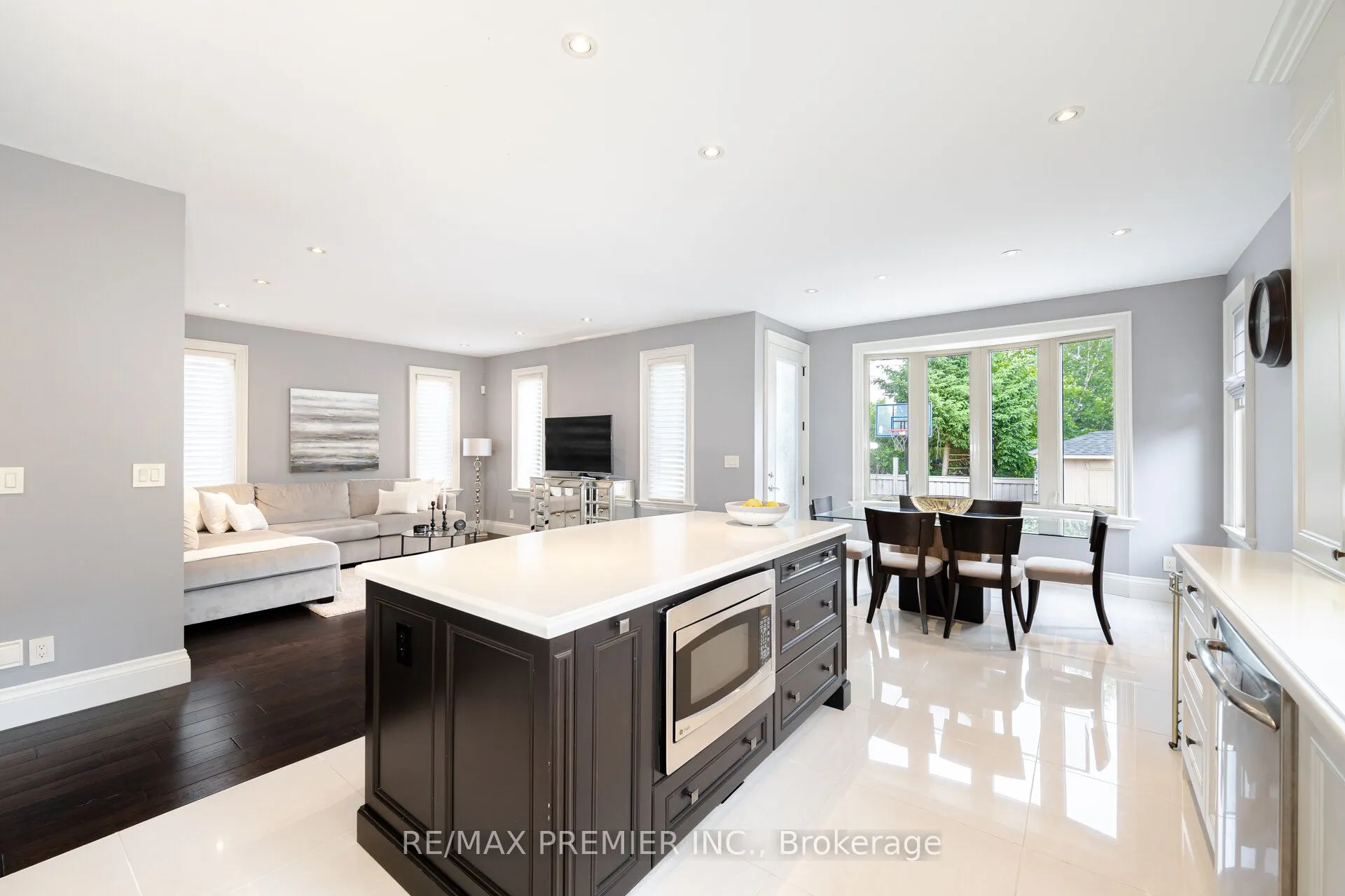 28 Ellerby Square N