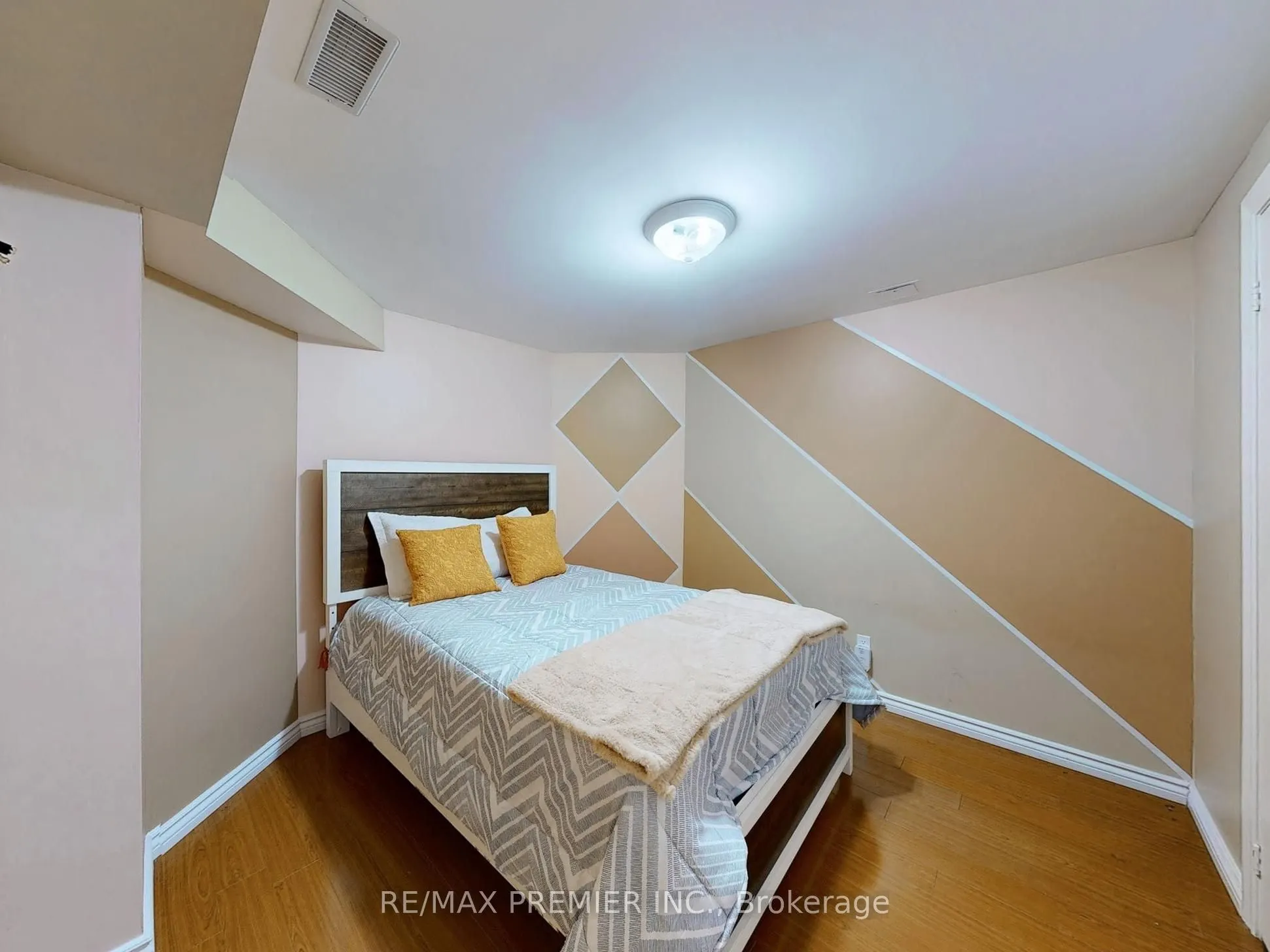 336 St Joan Of Arc Avenue
