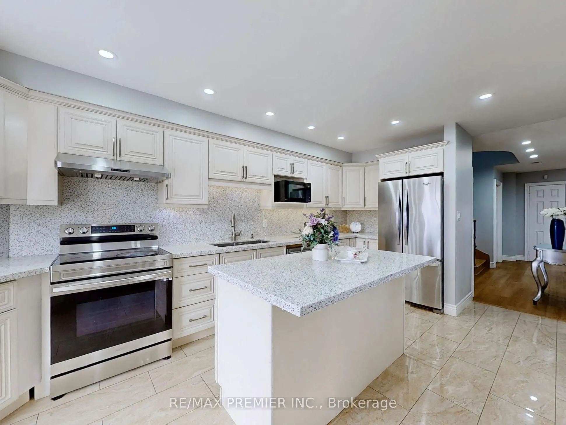 336 St Joan Of Arc Avenue