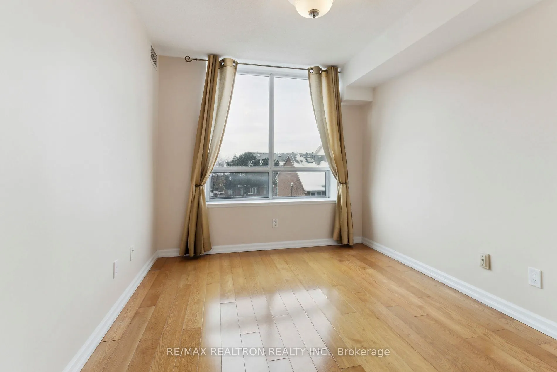 850 Steeles Avenue W, #306
