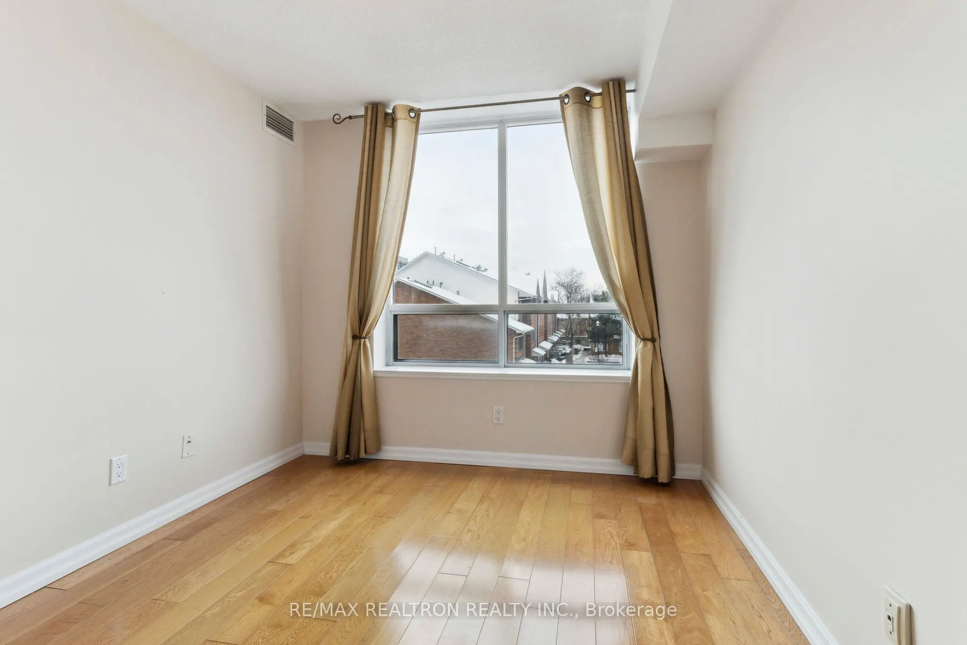 850 Steeles Avenue W, #306