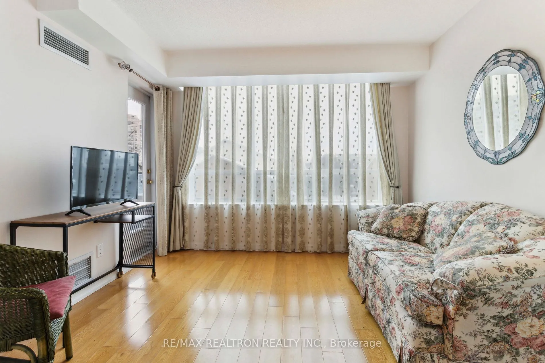 850 Steeles Avenue W, #306