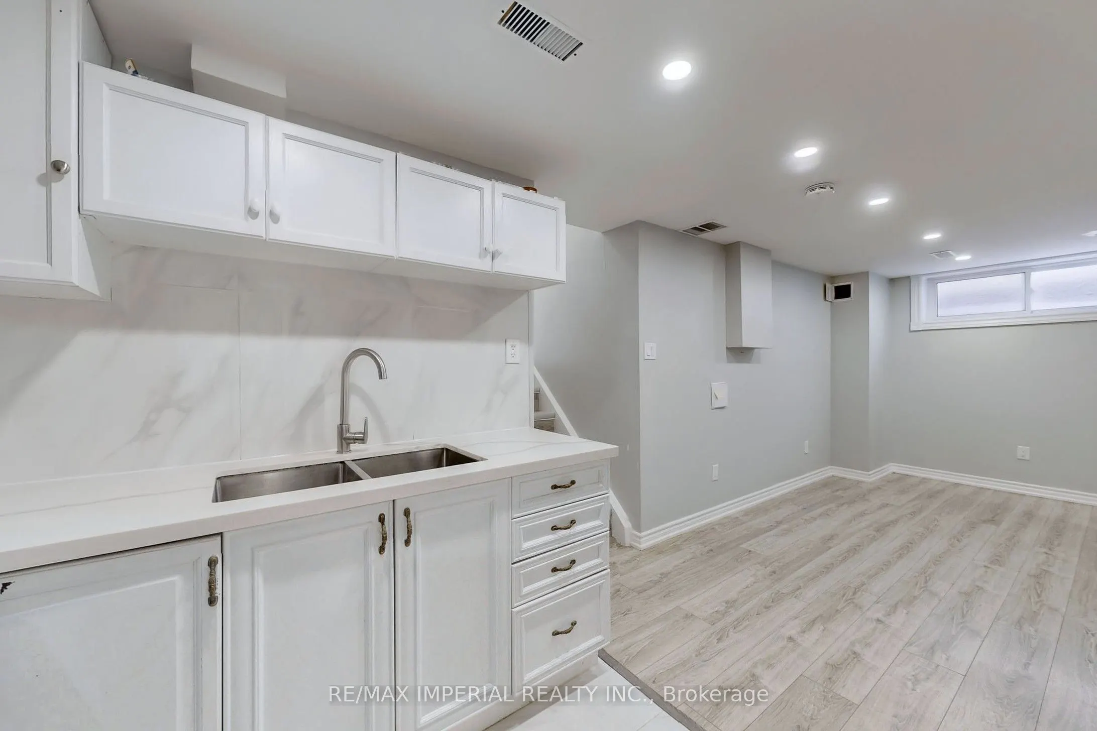 12 Sherwood Forest Drive