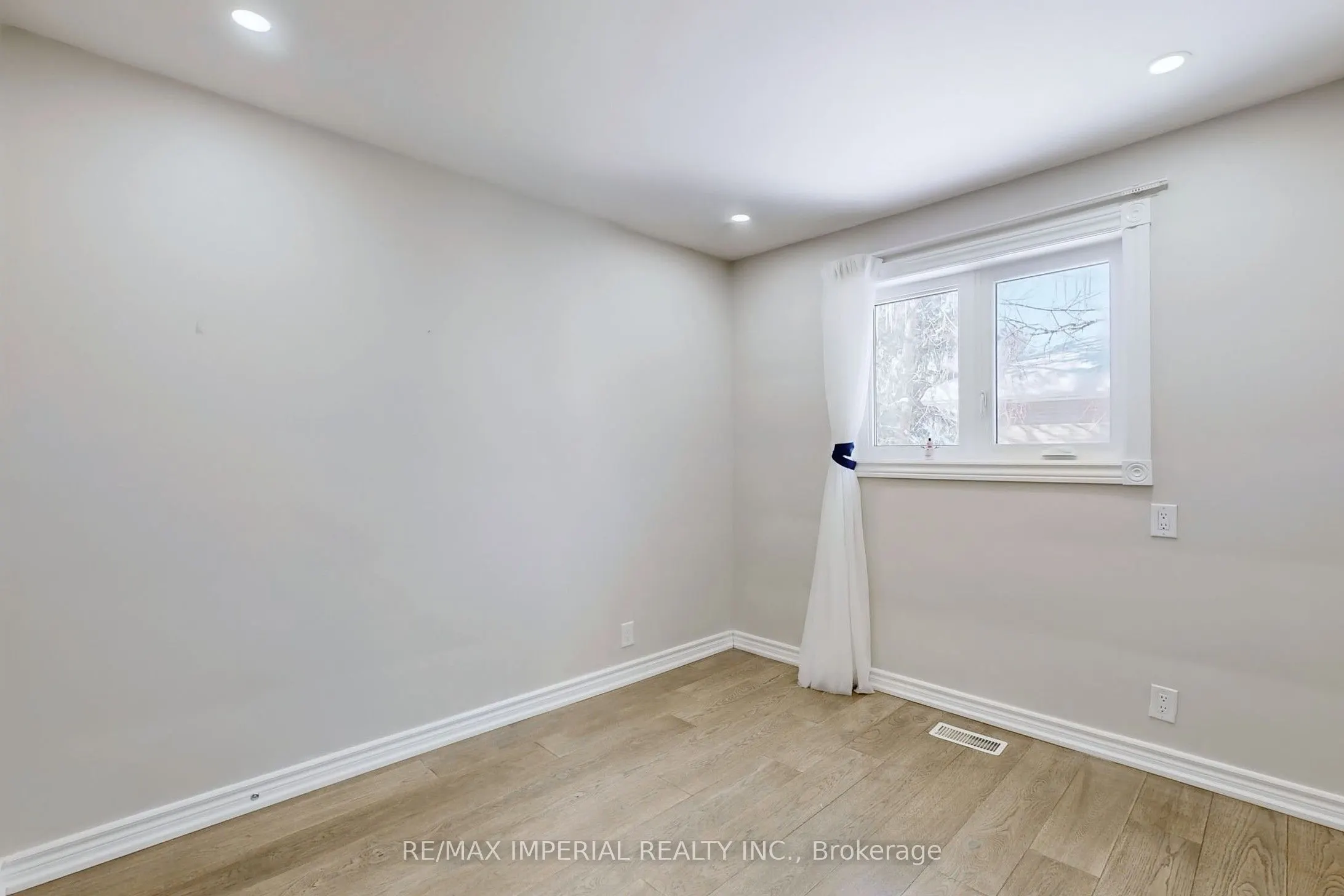 12 Sherwood Forest Drive