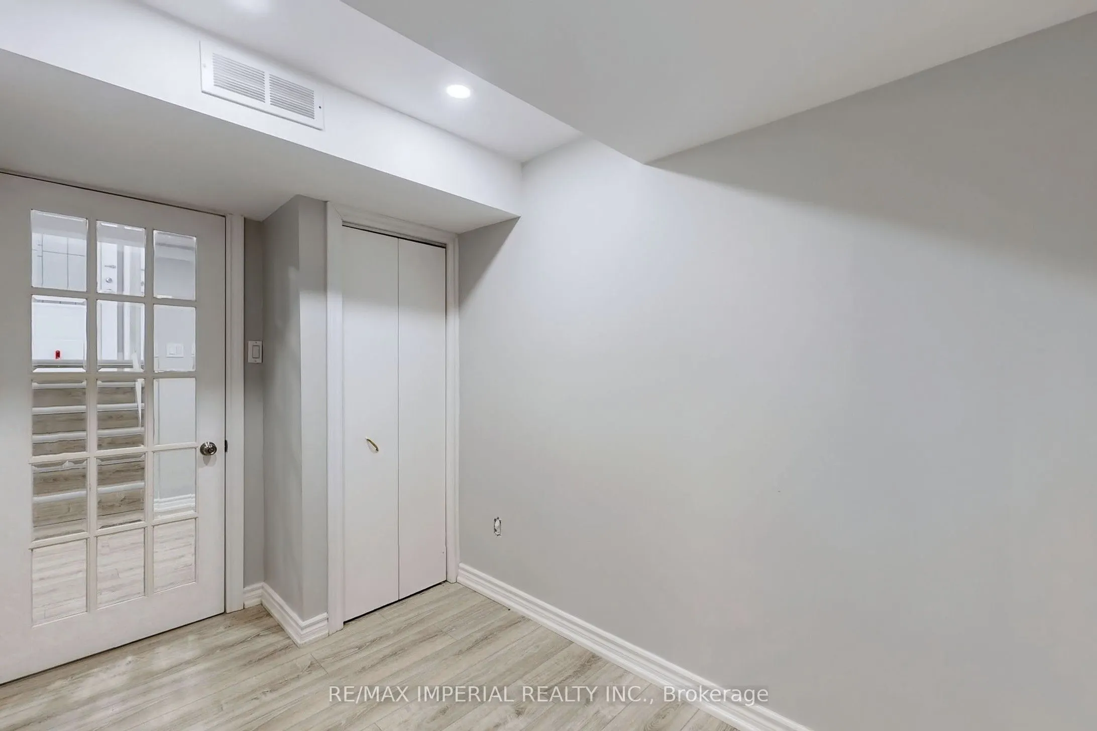 12 Sherwood Forest Drive