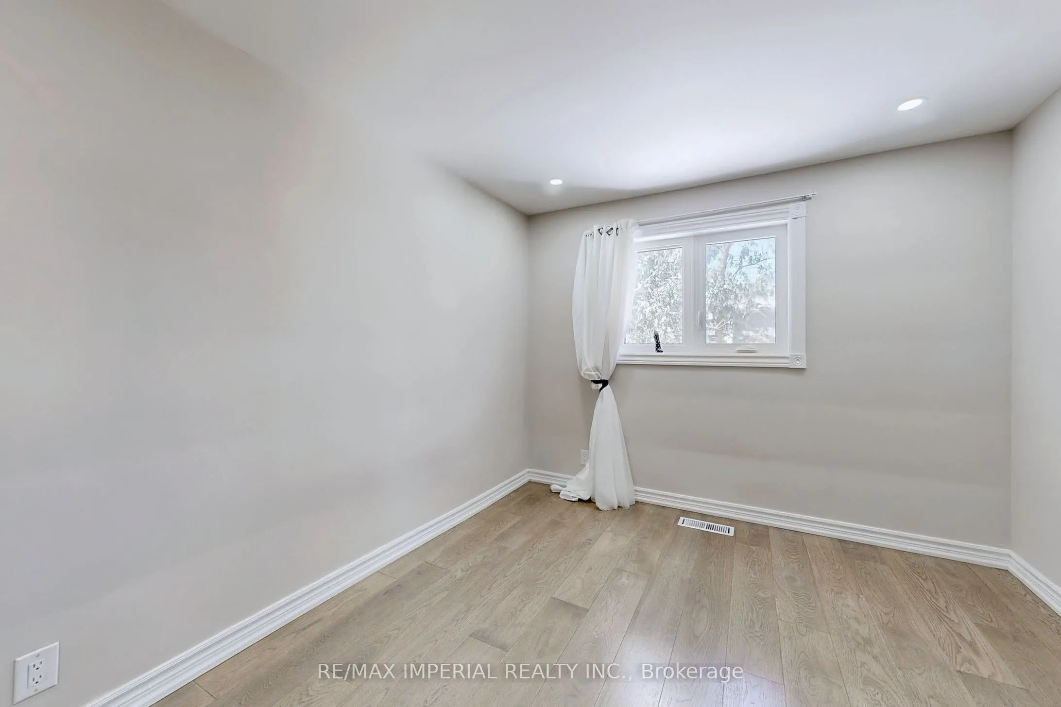 12 Sherwood Forest Drive