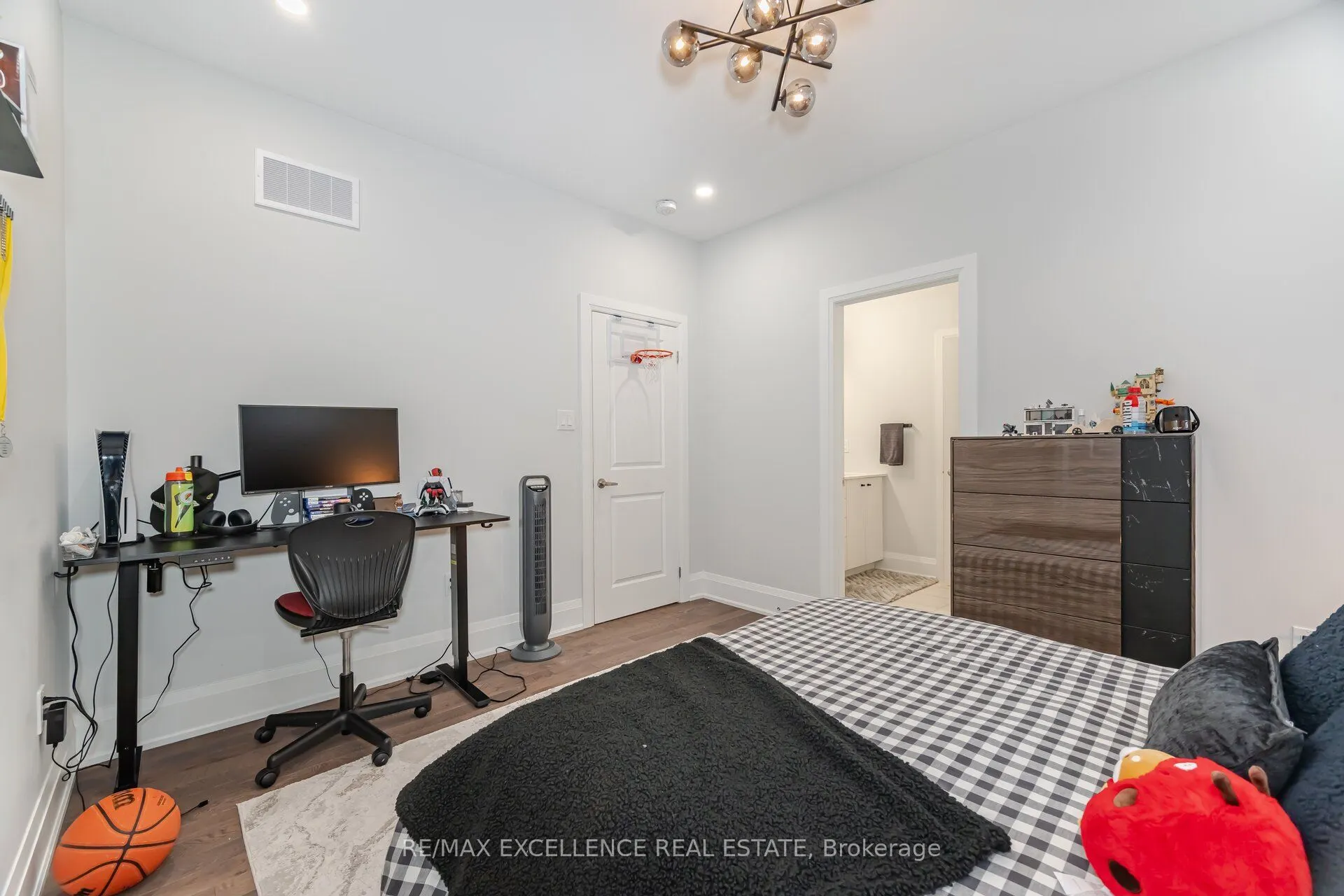 530 Kleinburg Summit Way