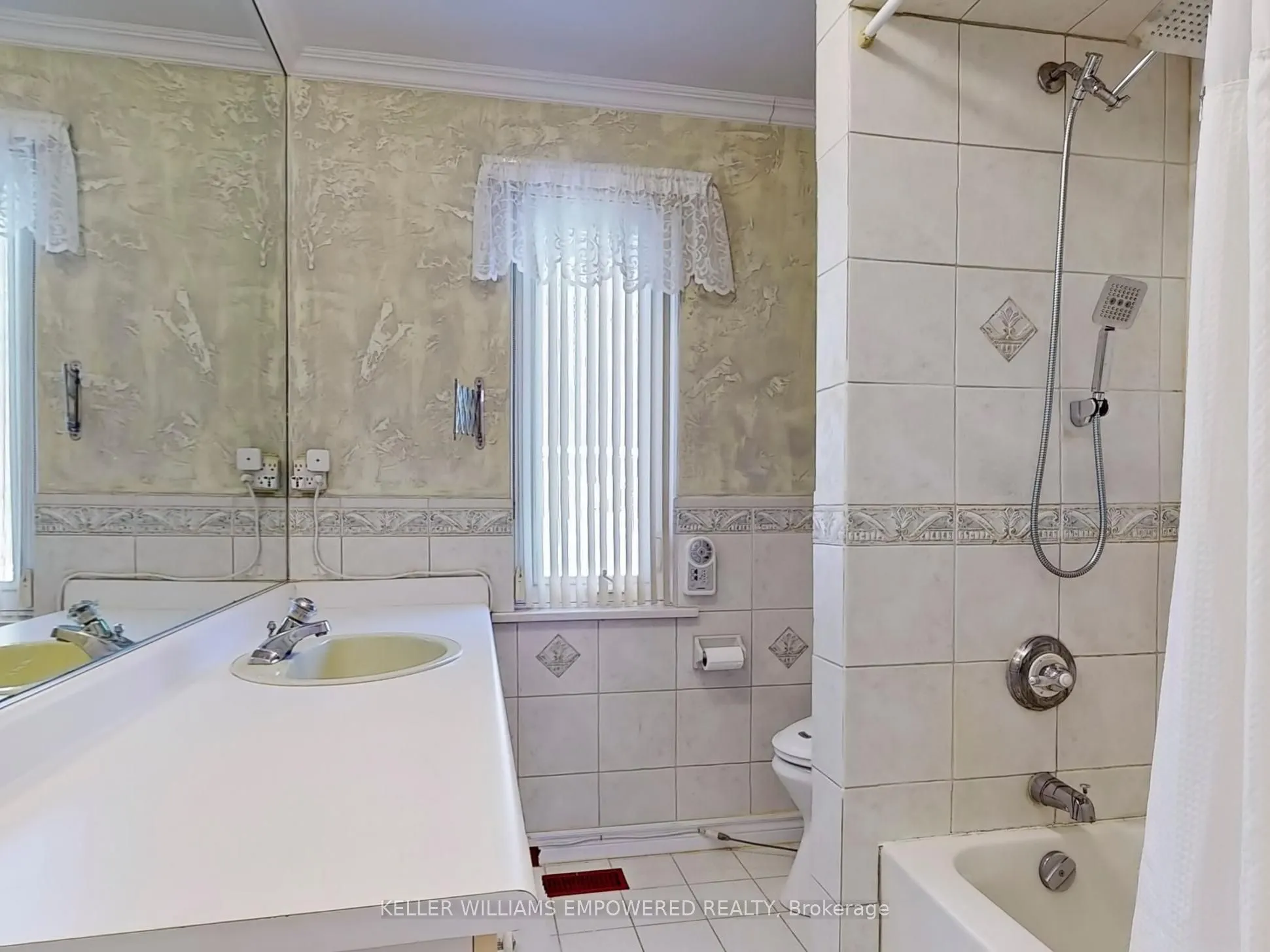 315 Woodland Acres Crescent