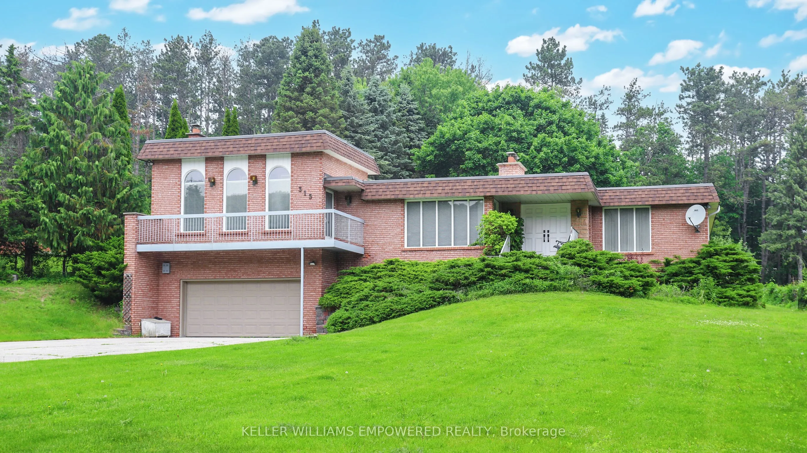 315 Woodland Acres Crescent