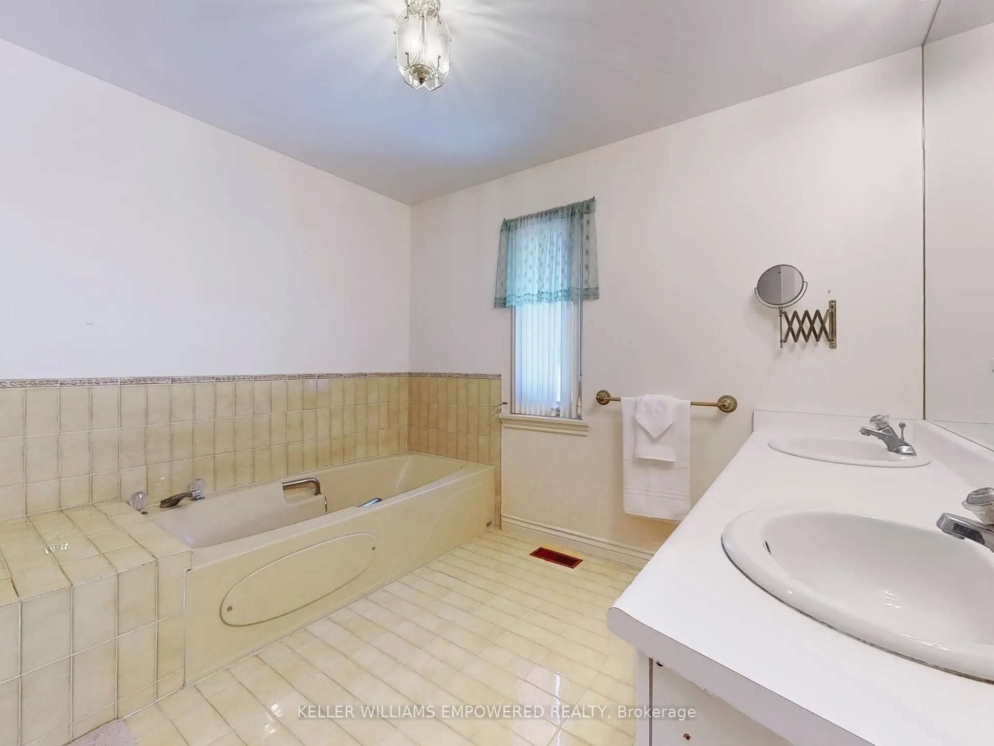 315 Woodland Acres Crescent