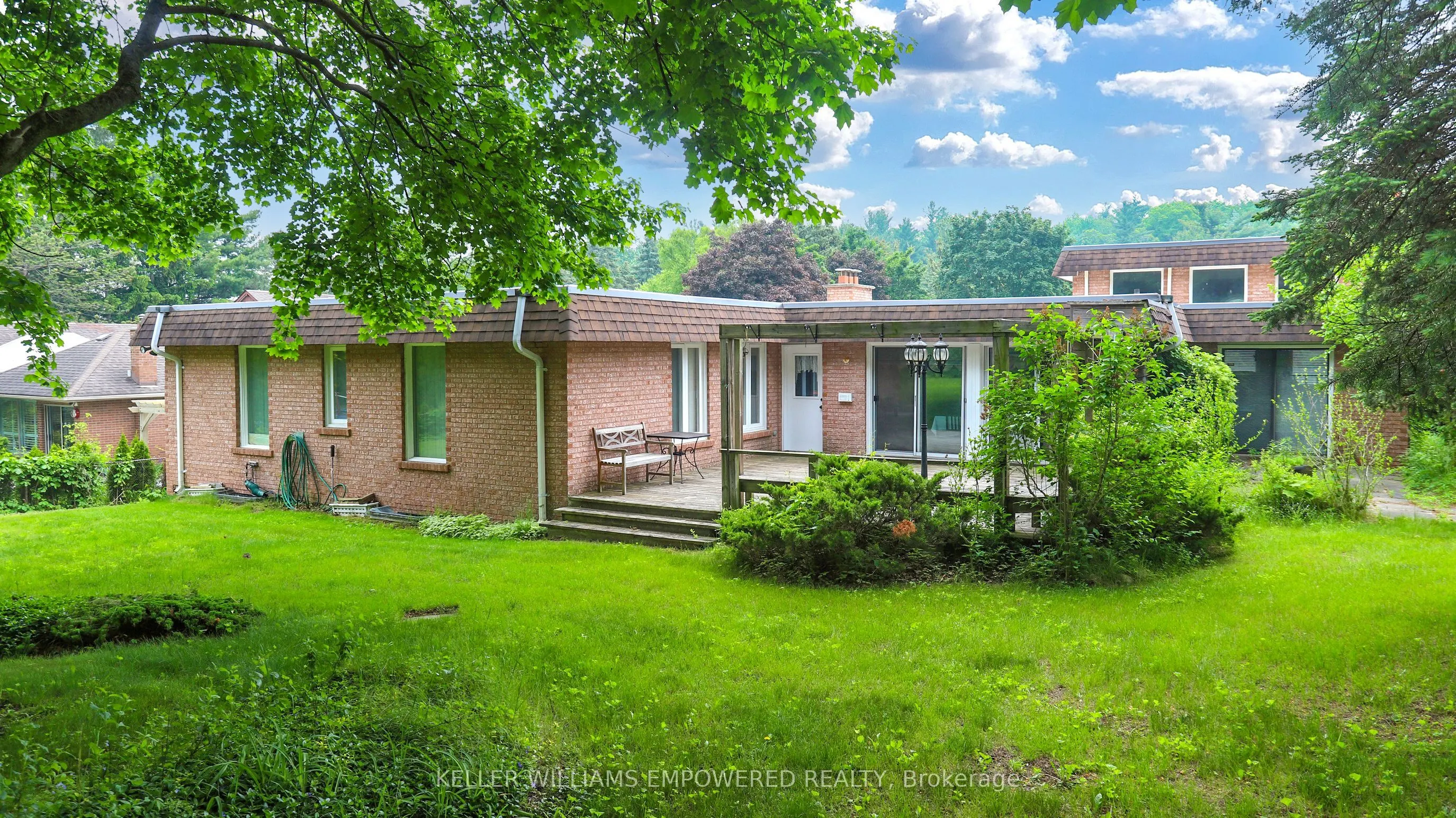 315 Woodland Acres Crescent