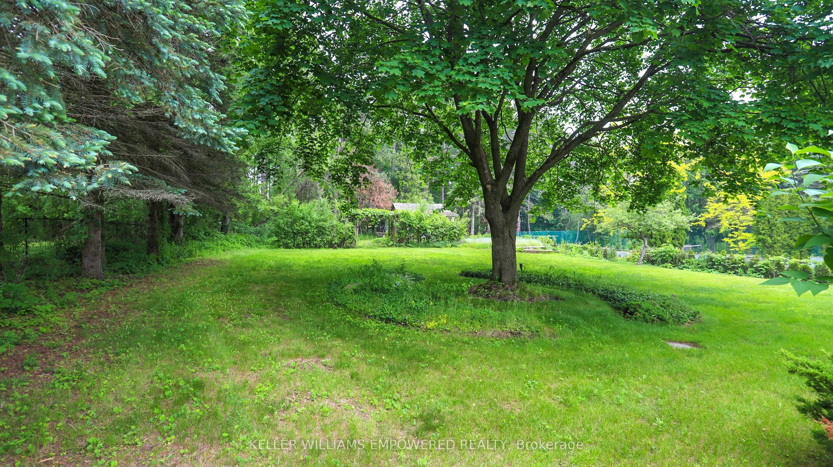 315 Woodland Acres Crescent