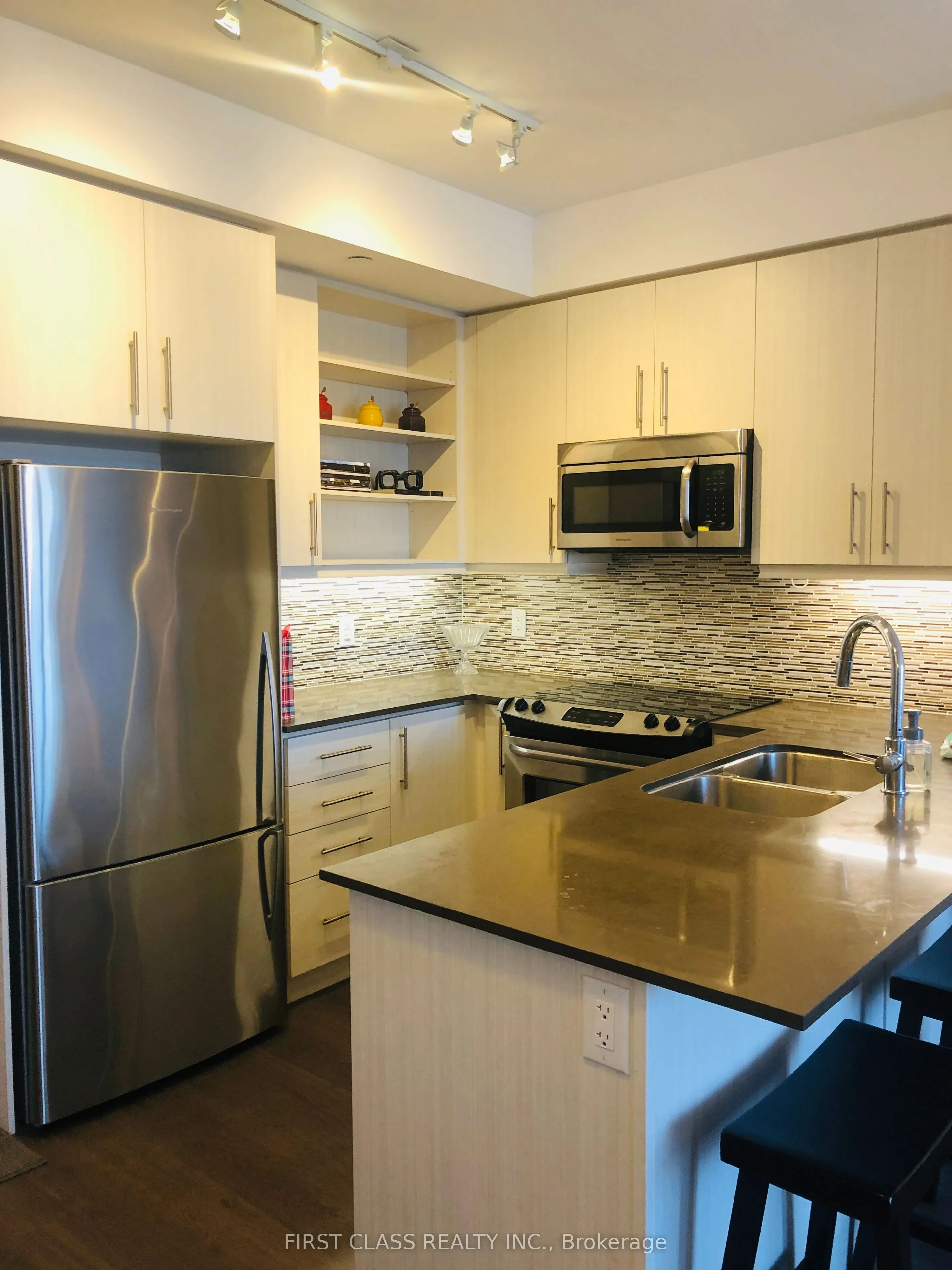 55 Oneida Crescent #1106