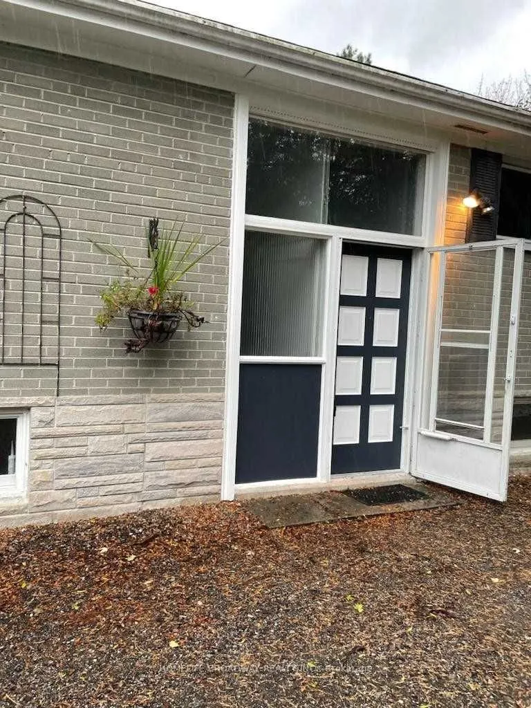 21 Algonquin Crescent, #Main