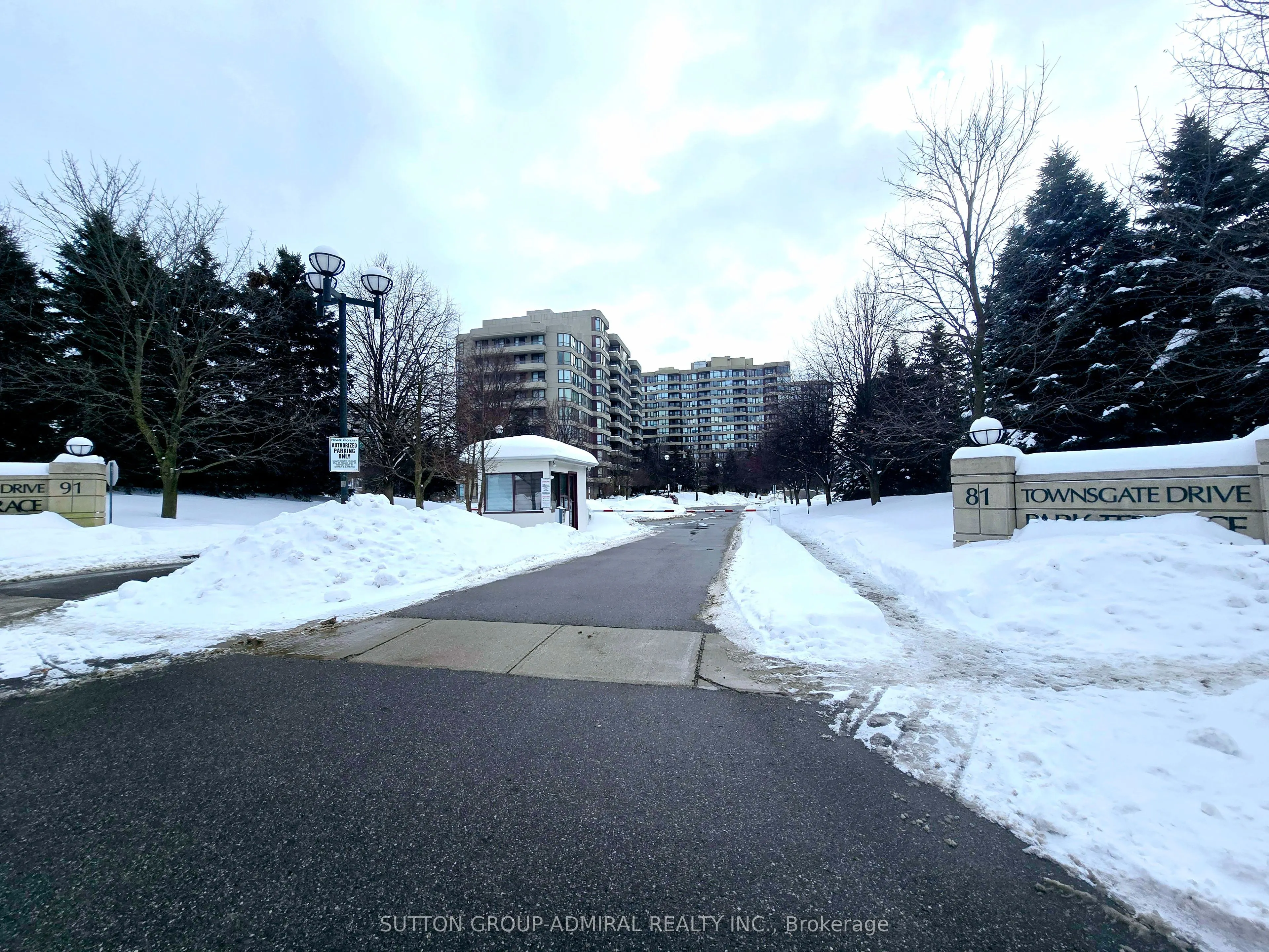 91 Townsgate Drive, #PH210