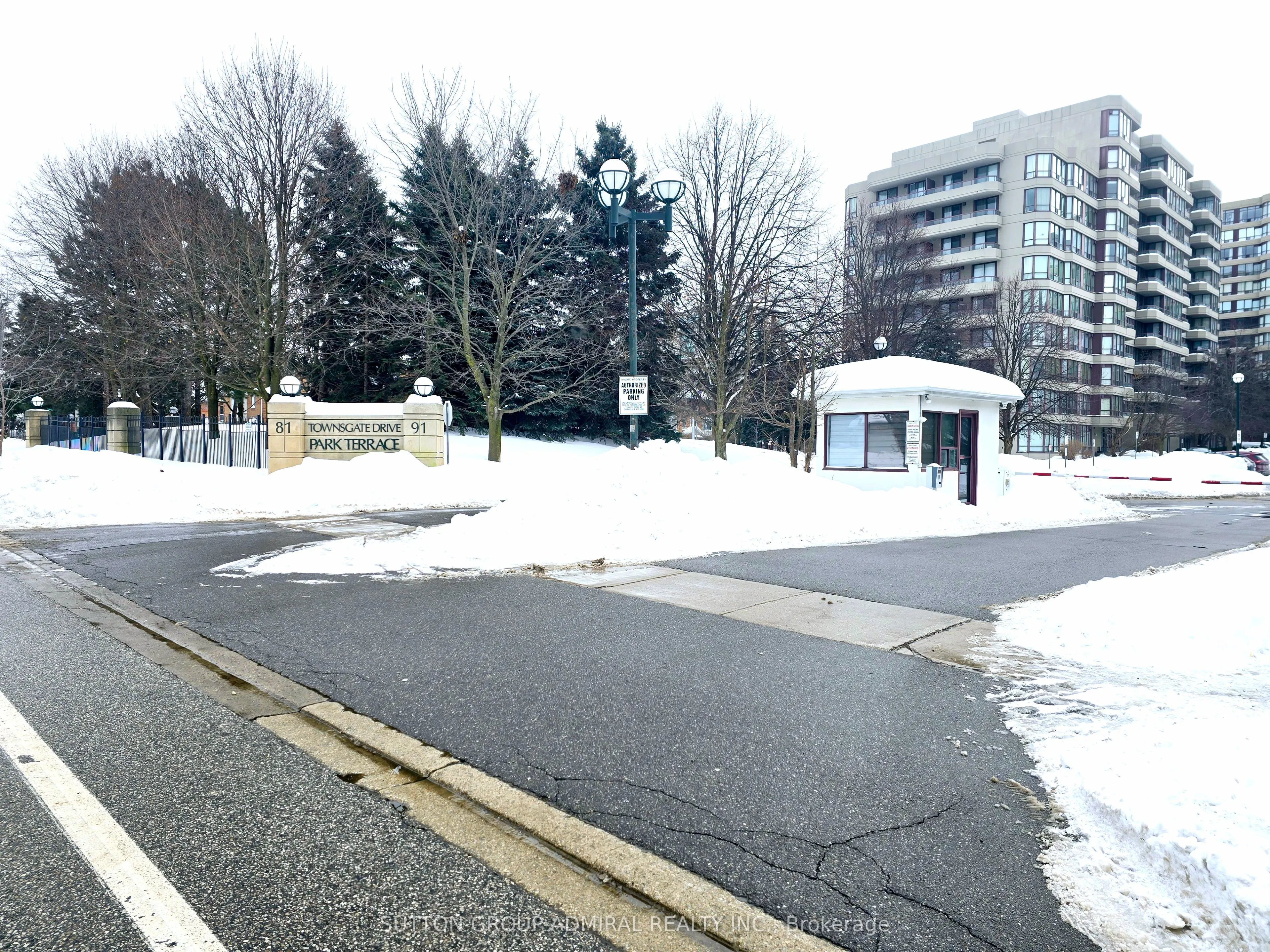 91 Townsgate Drive, #PH210