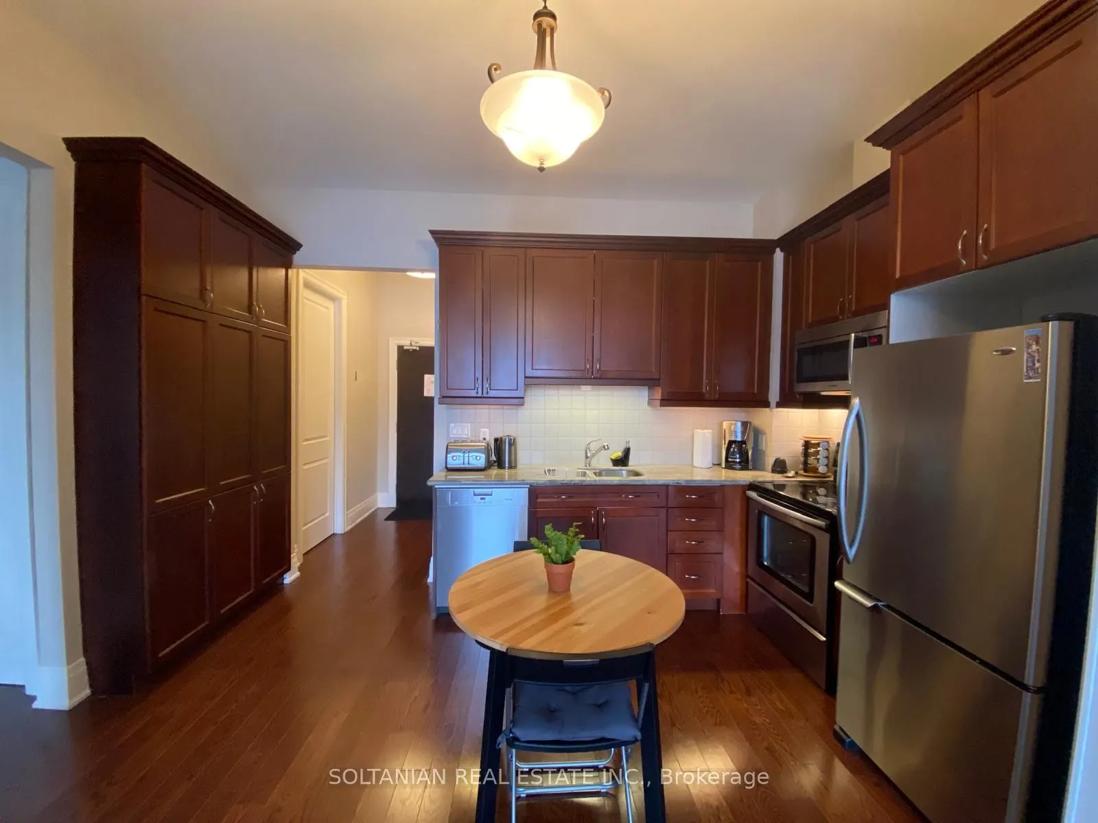 80 Burns Boulevard #425
