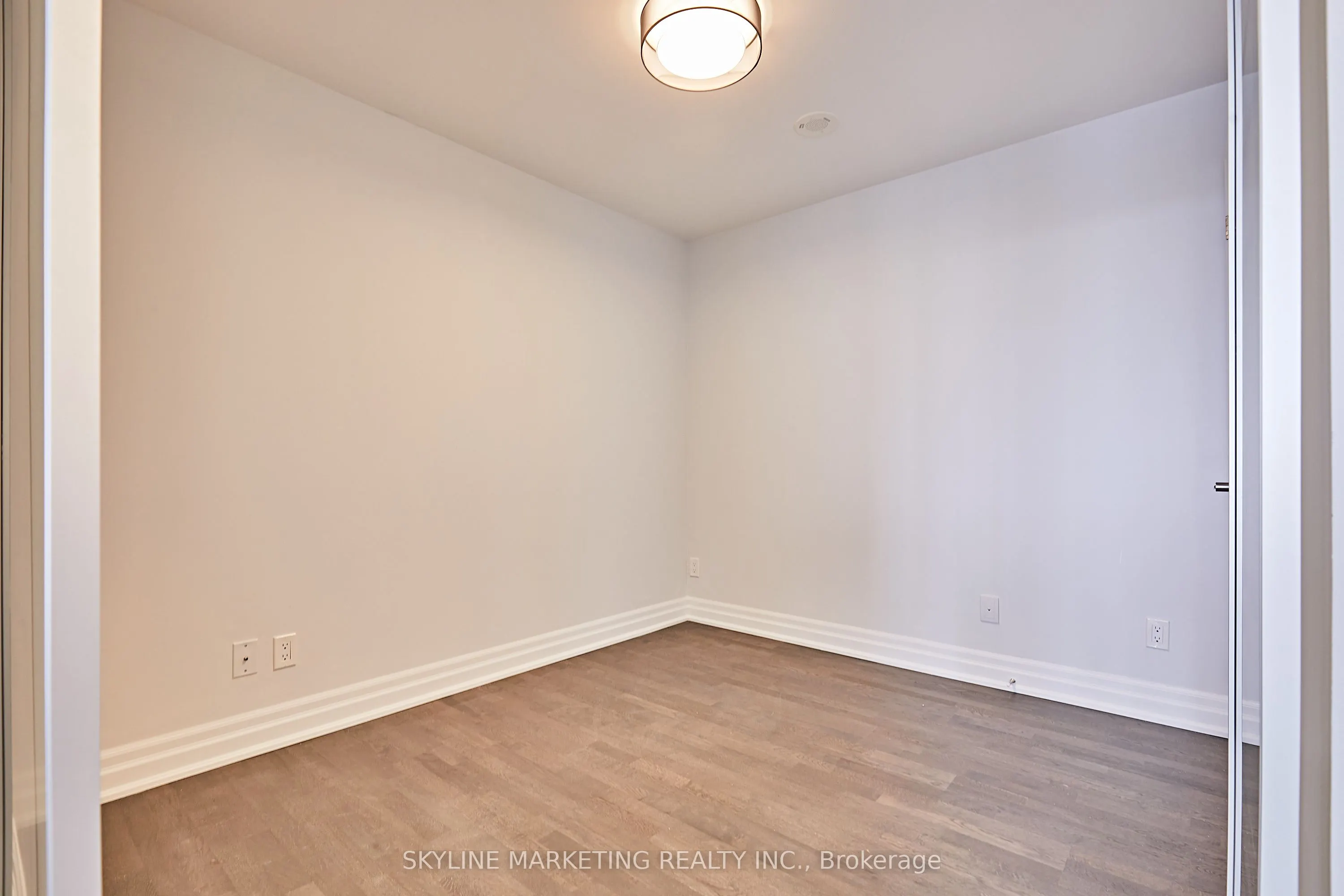 10 Rouge Valley Drive W, #728A