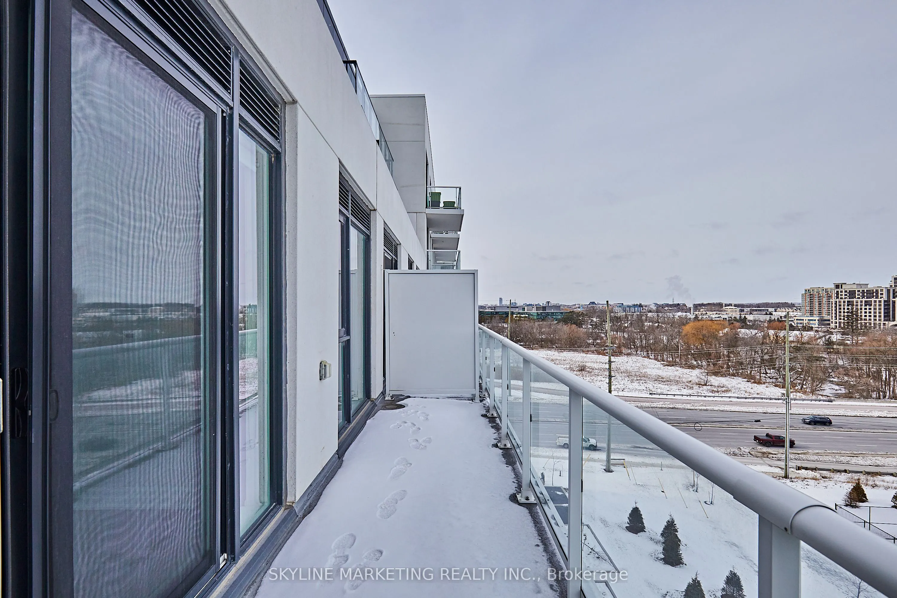 10 Rouge Valley Drive W, #728A