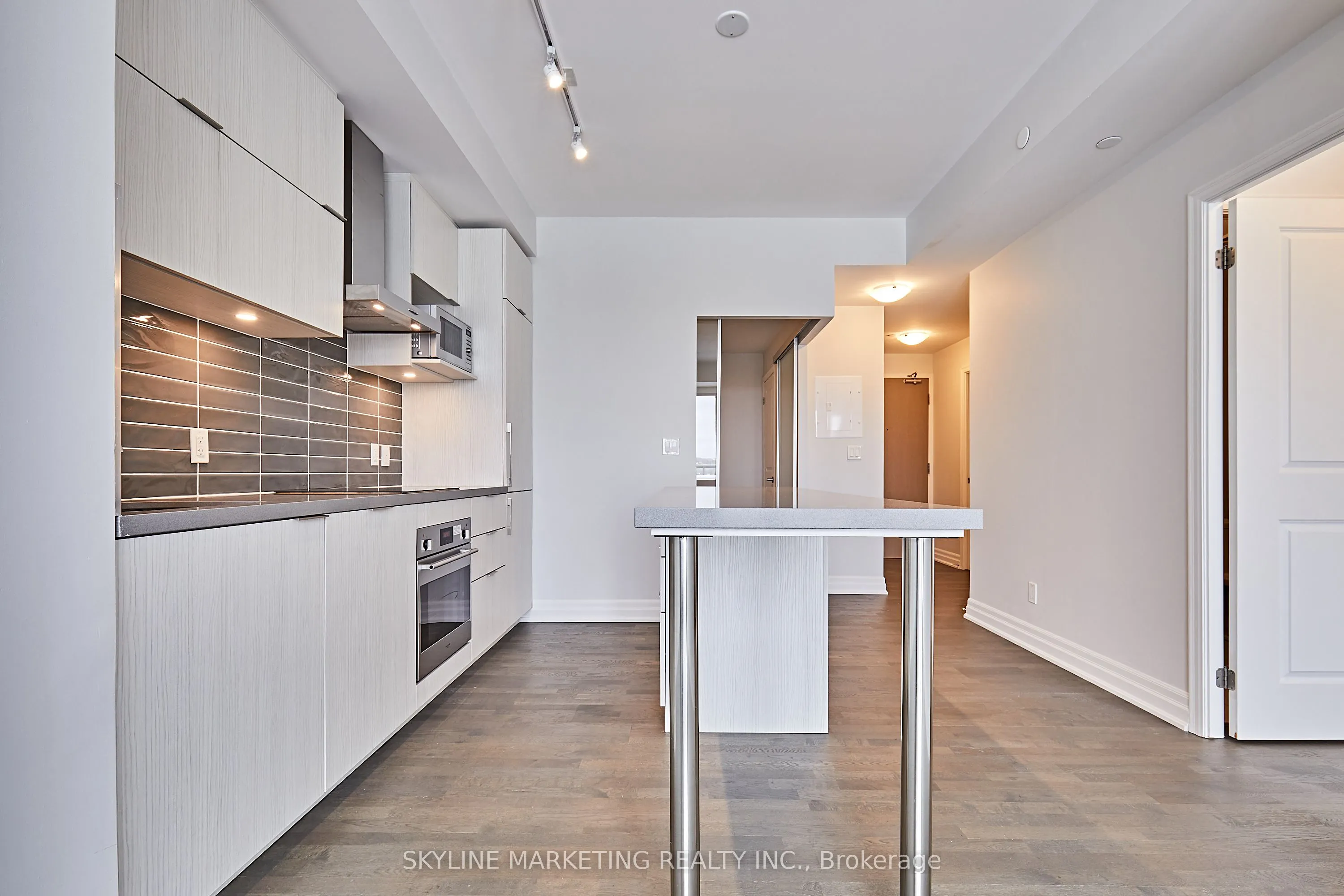 10 Rouge Valley Drive W, #728A