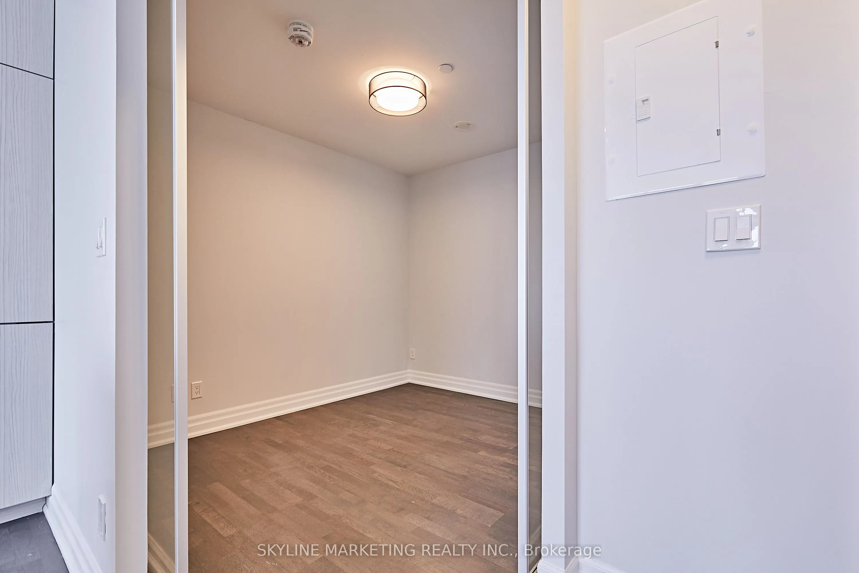 10 Rouge Valley Drive W, #728A