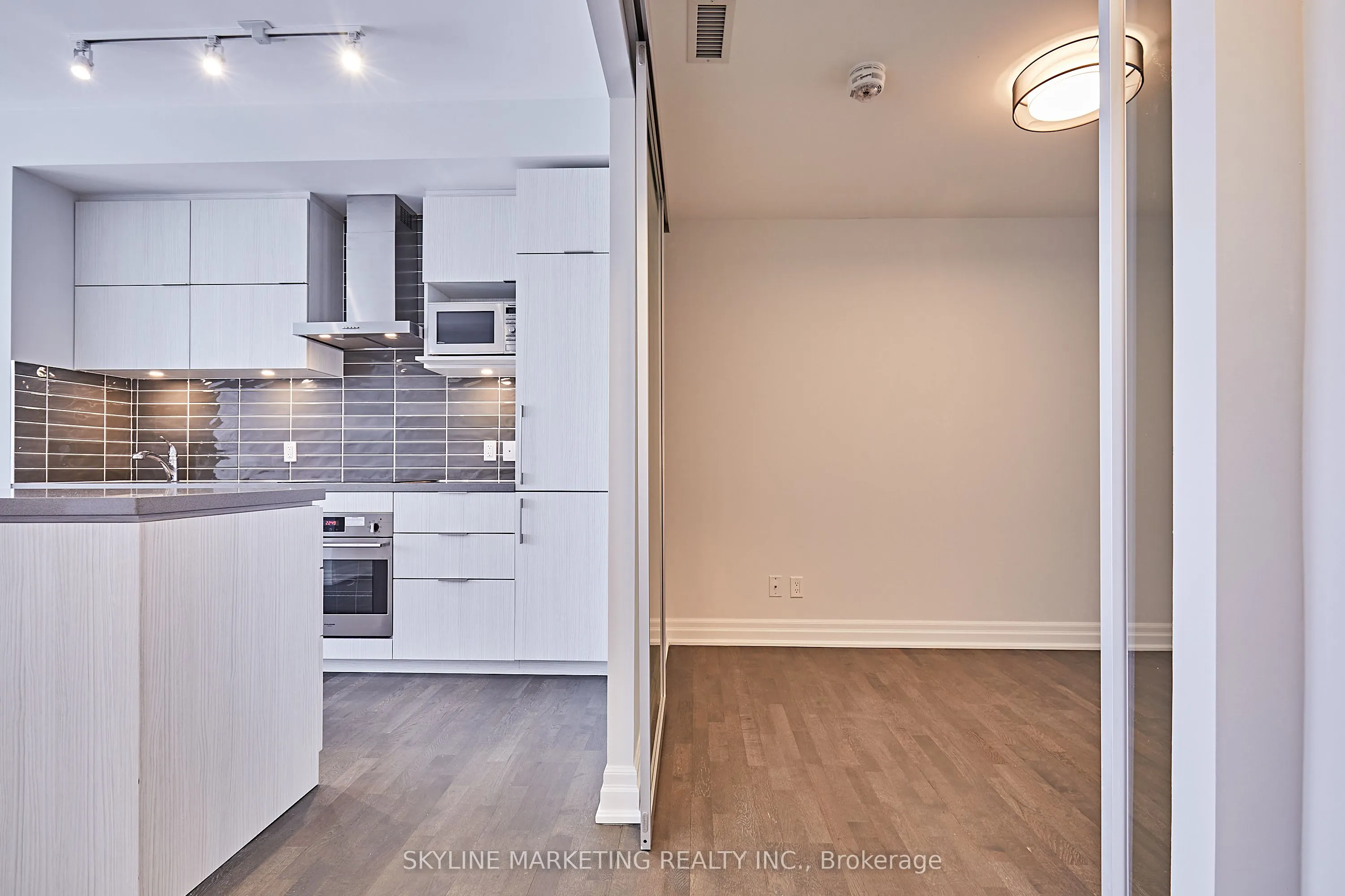 10 Rouge Valley Drive W, #728A
