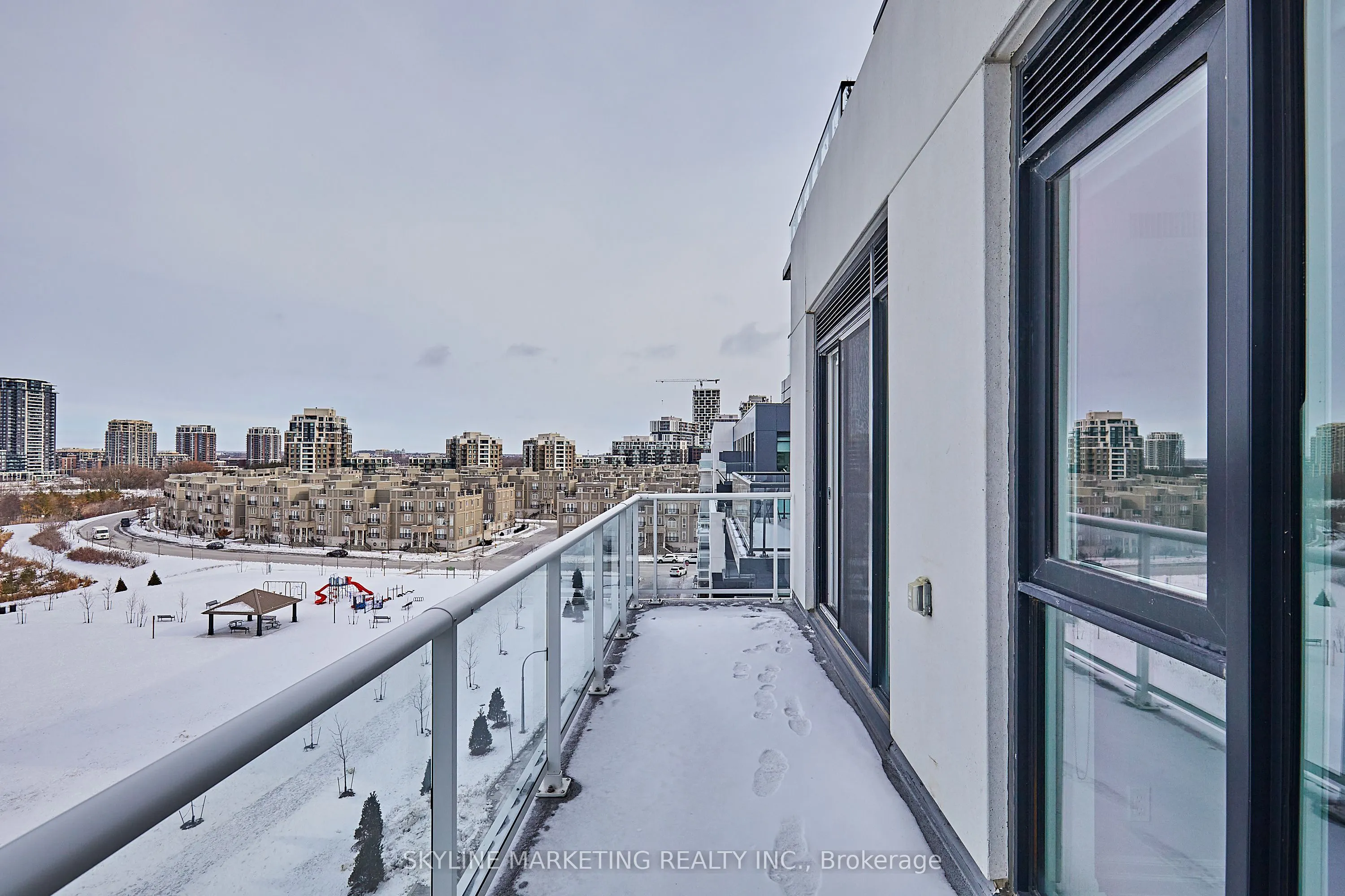 10 Rouge Valley Drive W, #728A